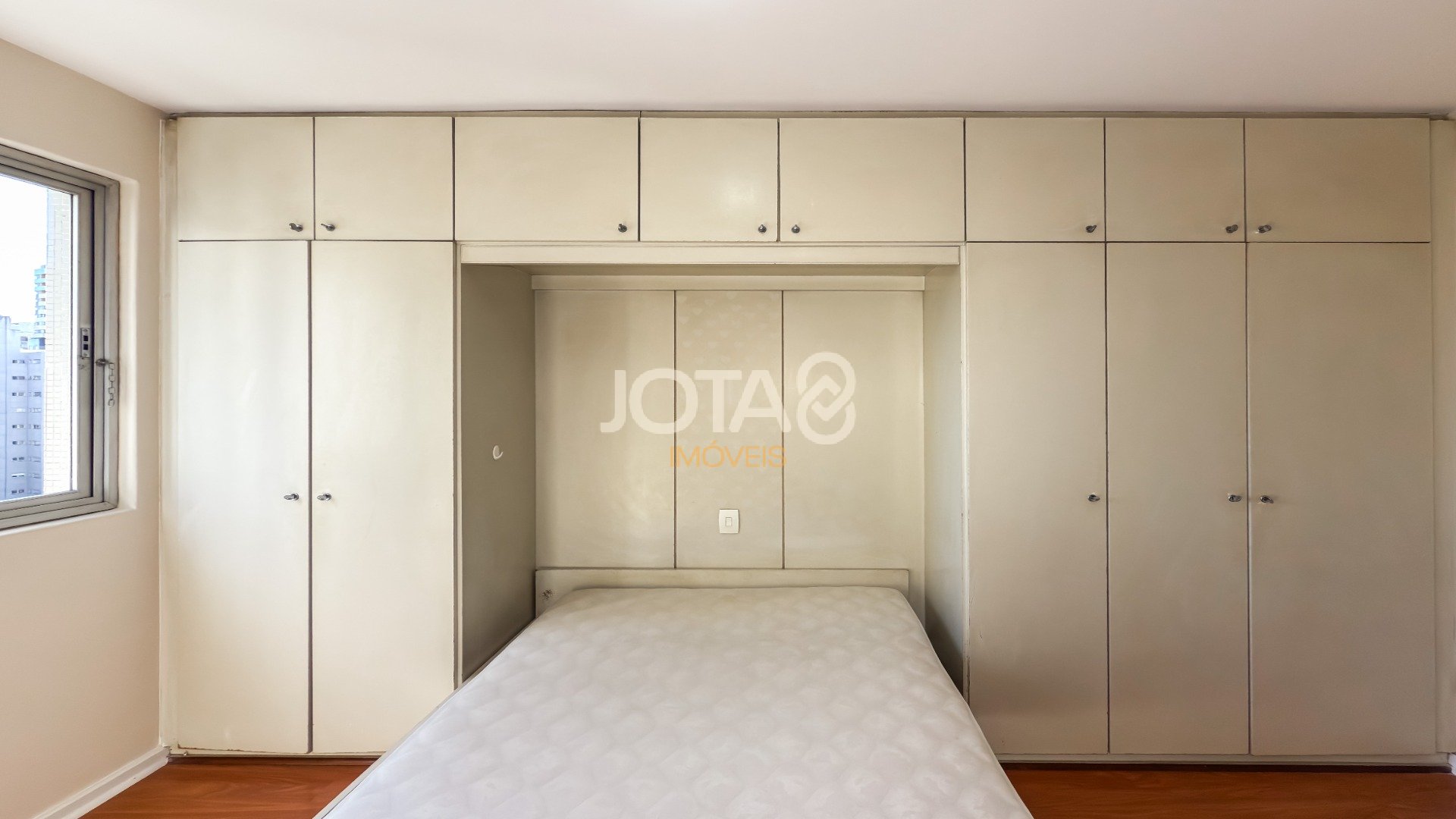 APARTAMENTO ENSOLARADO COM 3 QUARTOS