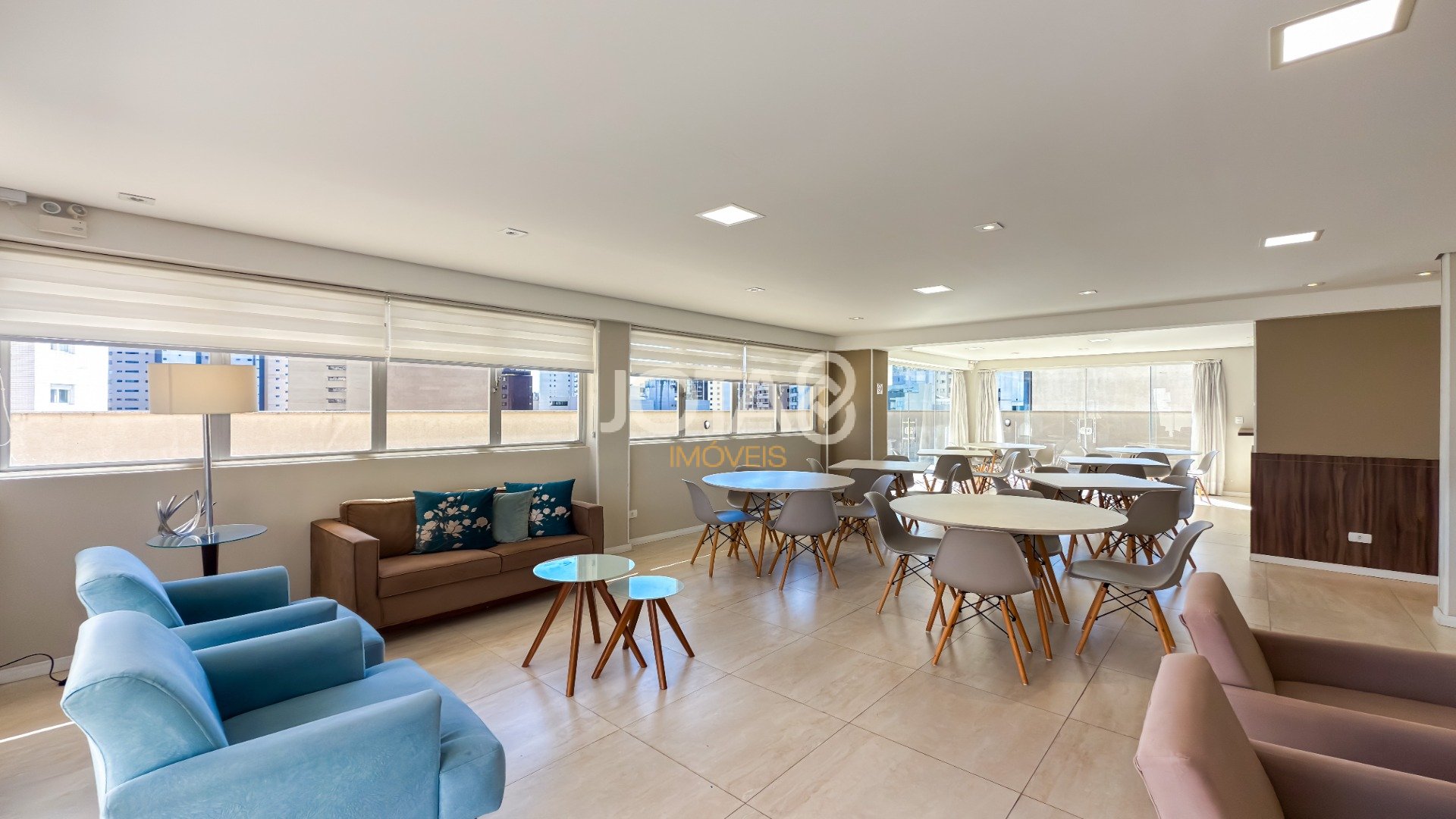 APARTAMENTO ENSOLARADO COM 3 QUARTOS