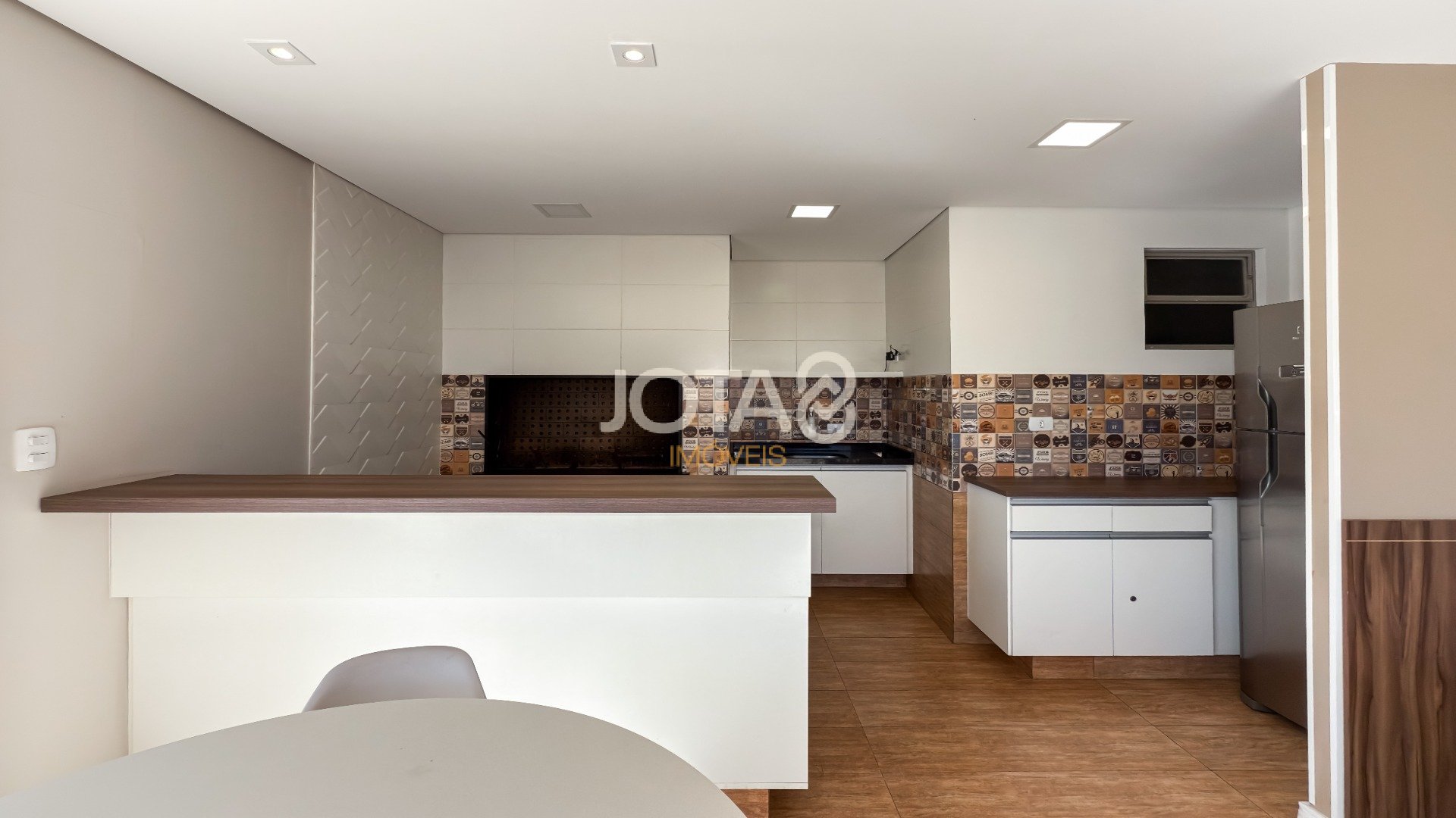 APARTAMENTO ENSOLARADO COM 3 QUARTOS