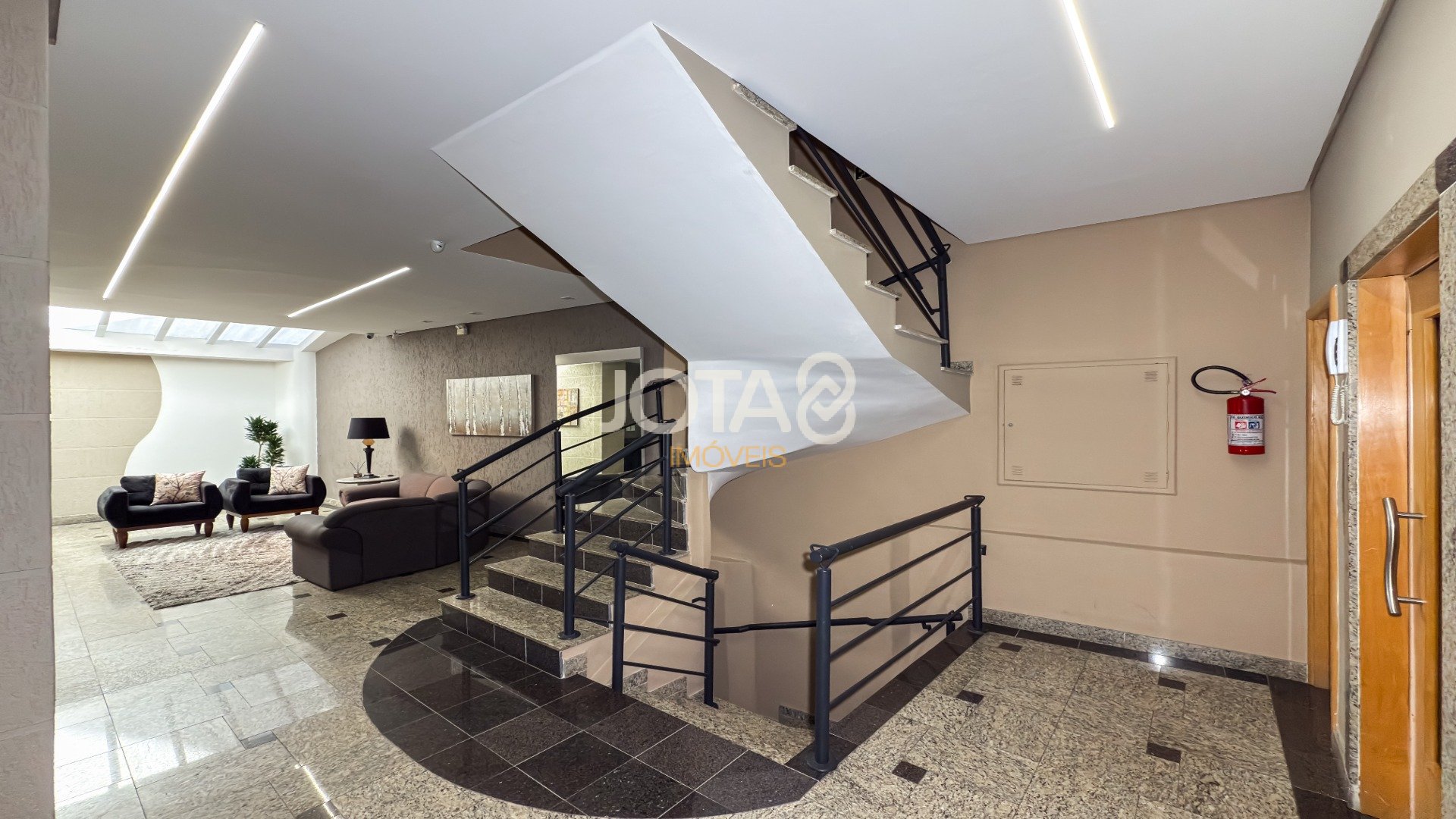 APARTAMENTO ENSOLARADO COM 3 QUARTOS