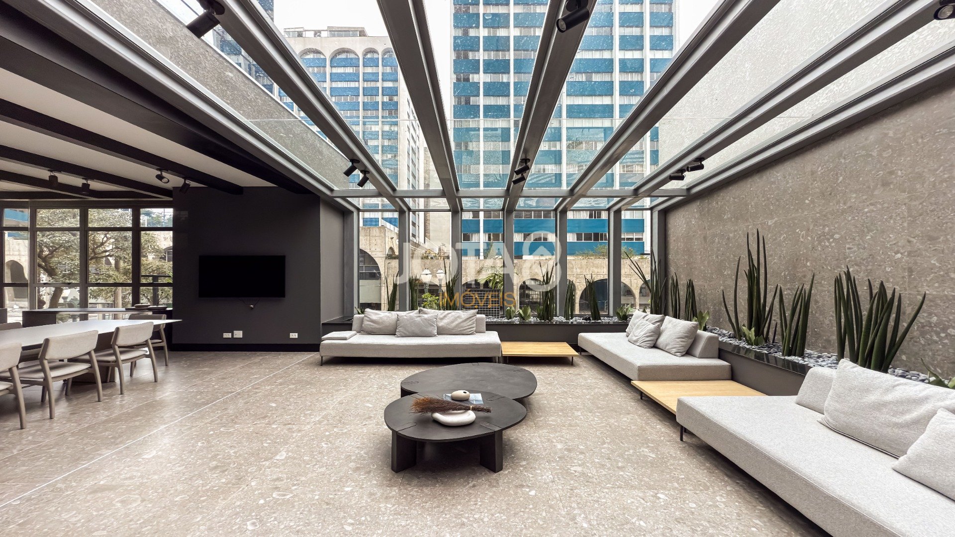 VITRA EM ANDAR ALTO, VISTA DESLUMBRANTE E COM 3 SUÍTES