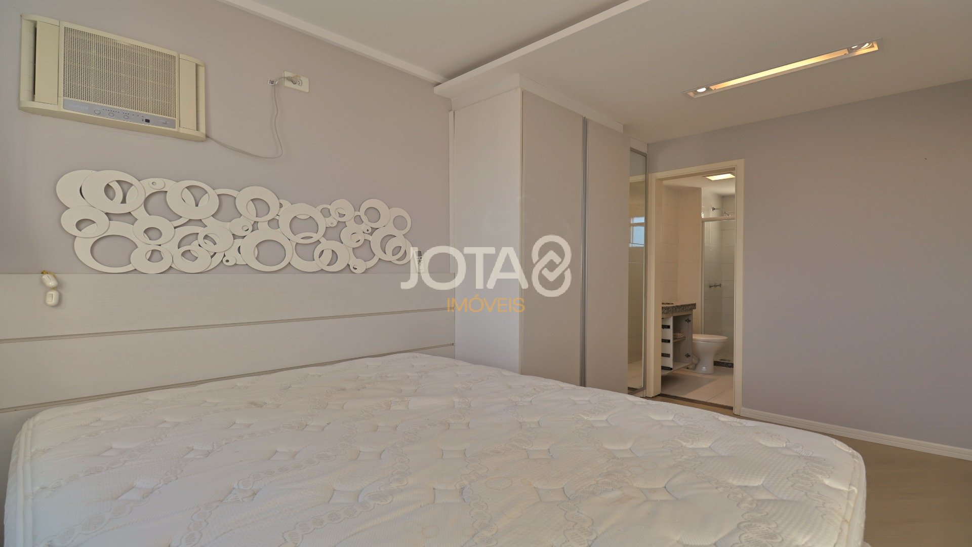 LINDO APARTAMENTO EM CONDOMÍNIO CLUBE