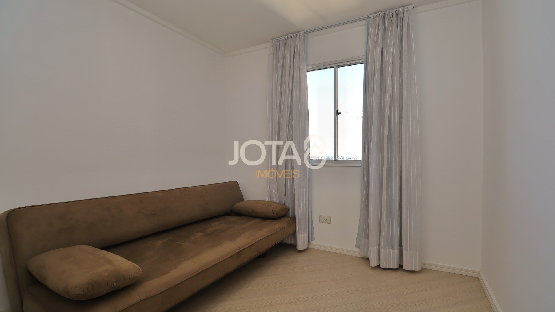 LINDO APARTAMENTO EM CONDOMÍNIO CLUBE
