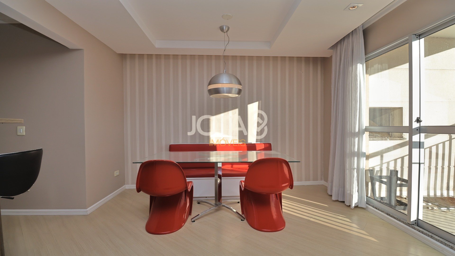 LINDO APARTAMENTO EM CONDOMÍNIO CLUBE