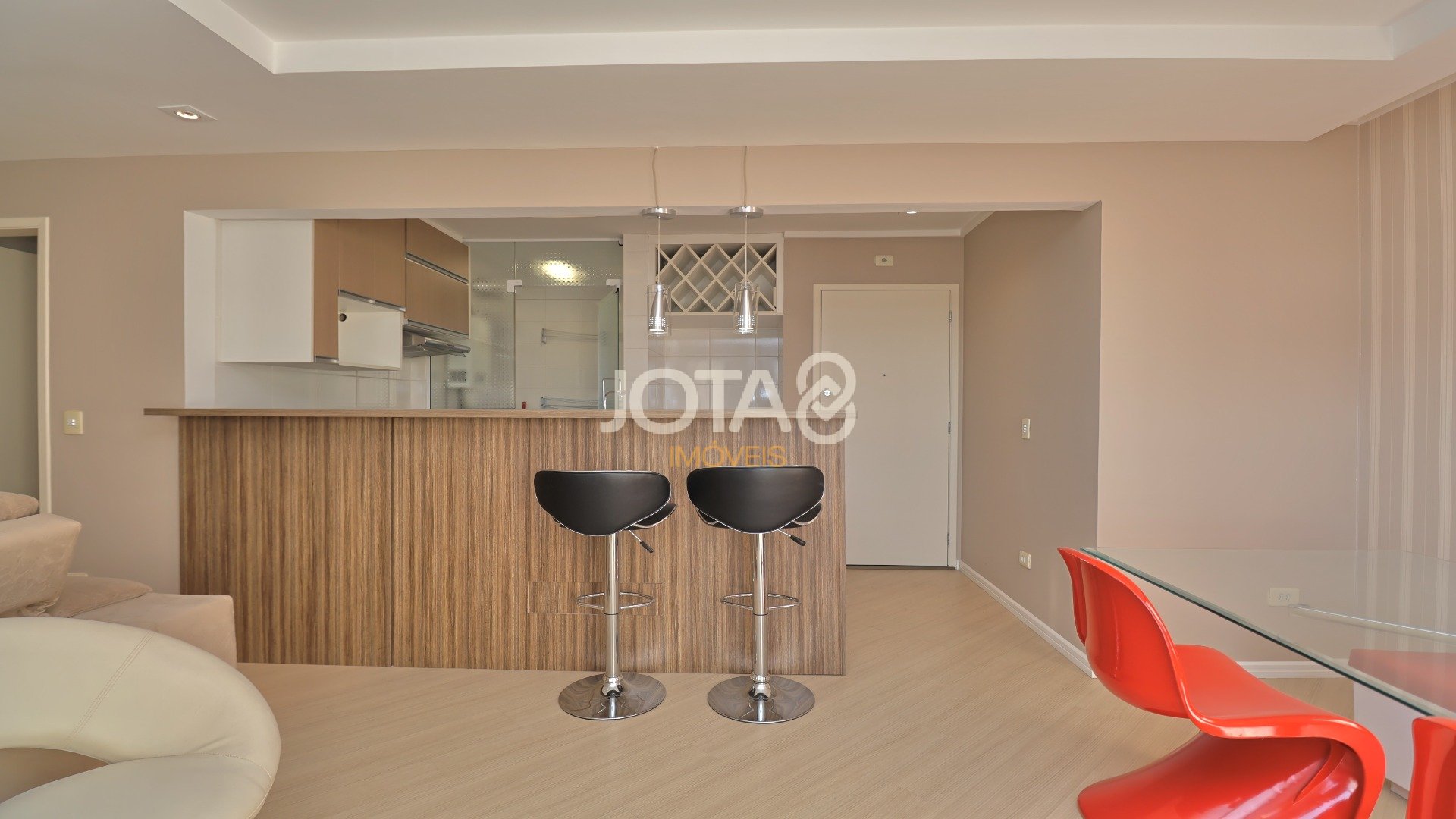 LINDO APARTAMENTO EM CONDOMÍNIO CLUBE