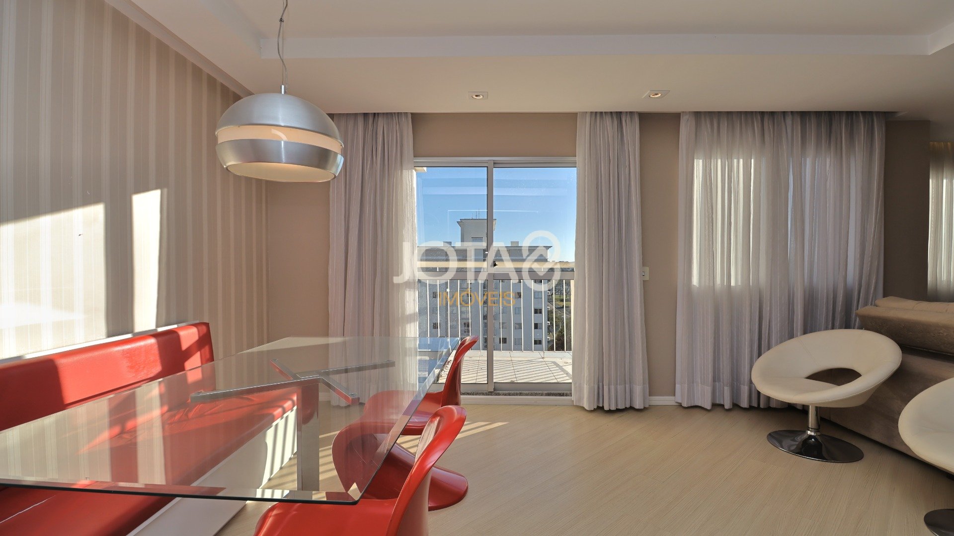 LINDO APARTAMENTO EM CONDOMÍNIO CLUBE