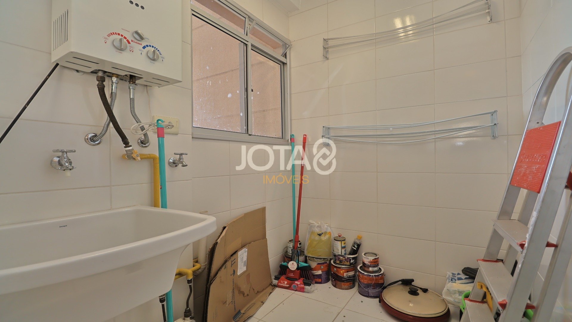 LINDO APARTAMENTO EM CONDOMÍNIO CLUBE