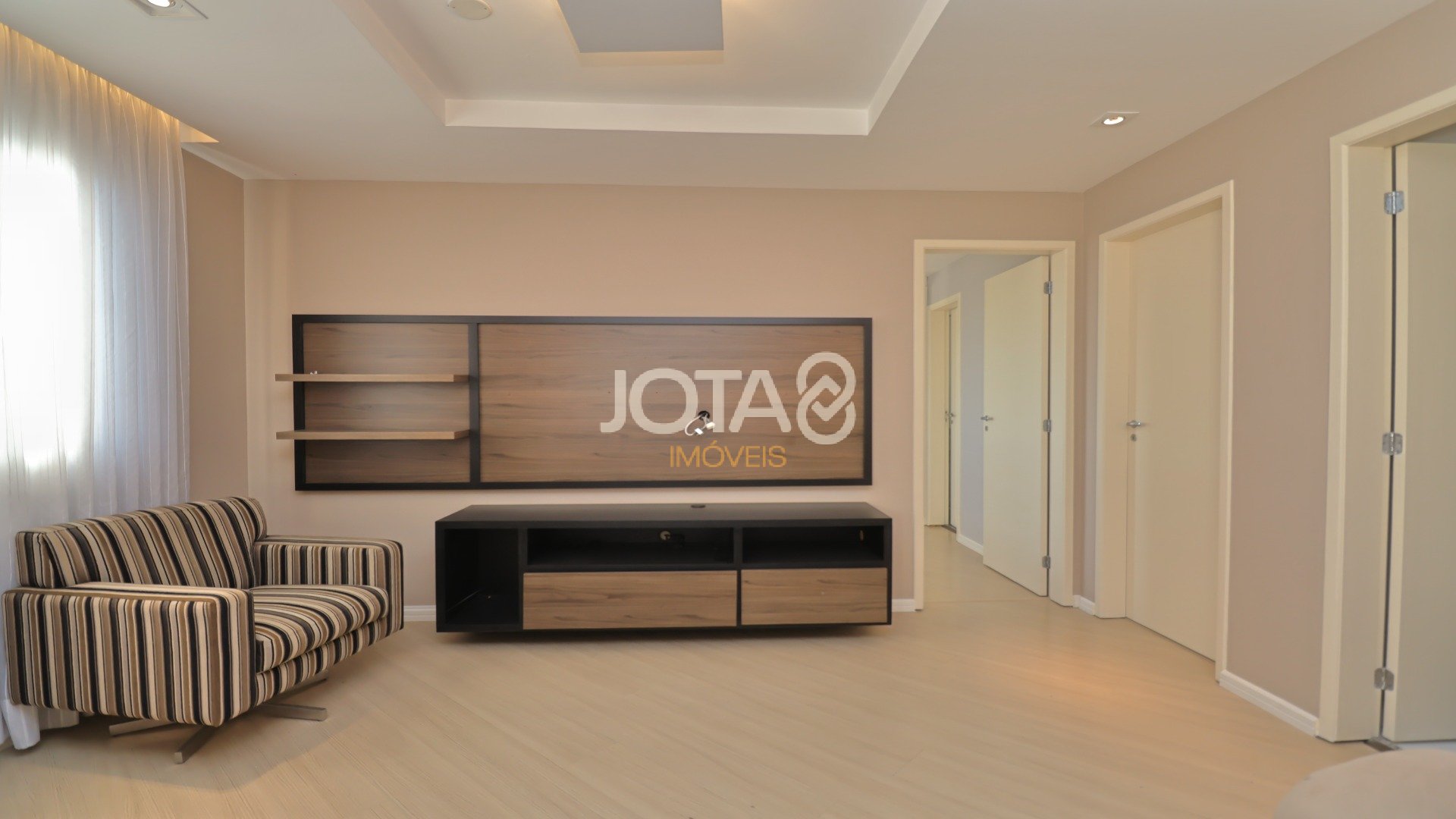 LINDO APARTAMENTO EM CONDOMÍNIO CLUBE