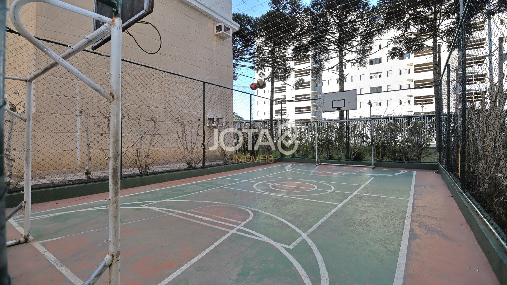 LINDO APARTAMENTO EM CONDOMÍNIO CLUBE