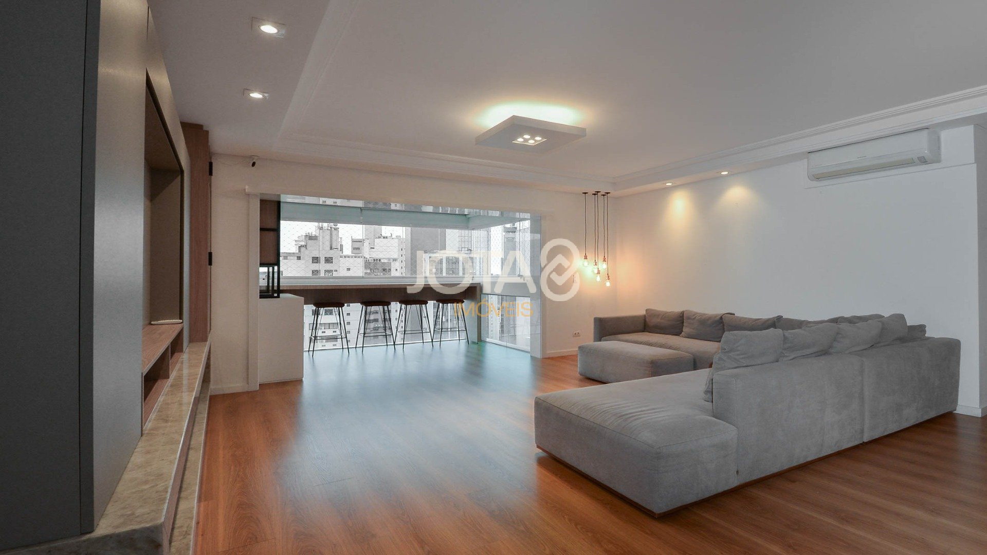 APARTAMENTO FACE NORTE AO LADO DA PRAÇA DO JAPÃO!