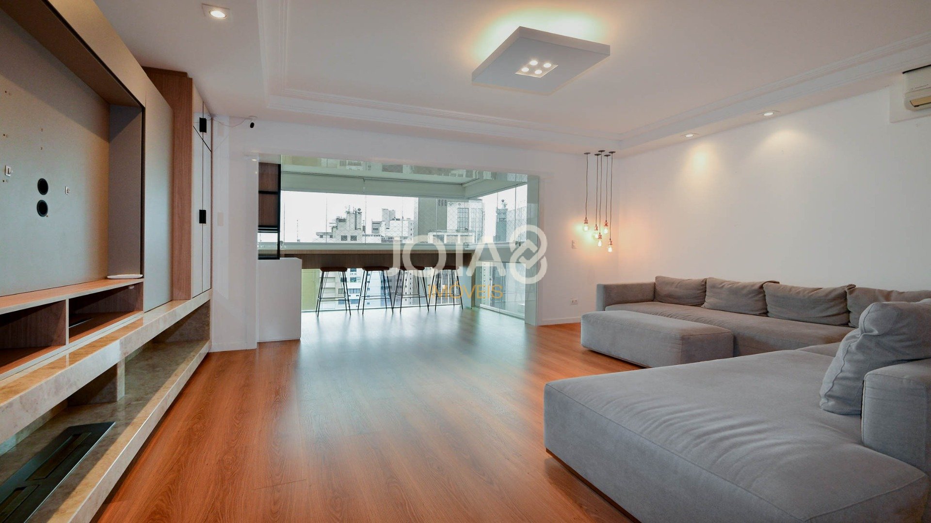 APARTAMENTO FACE NORTE AO LADO DA PRAÇA DO JAPÃO!