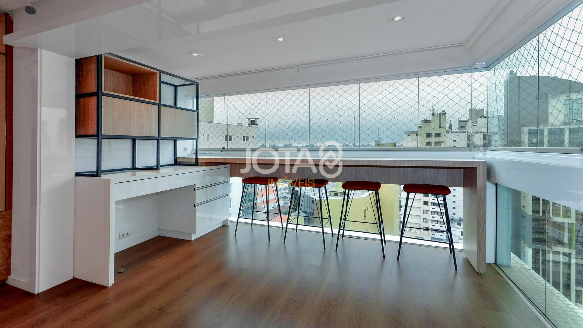APARTAMENTO FACE NORTE AO LADO DA PRAÇA DO JAPÃO!