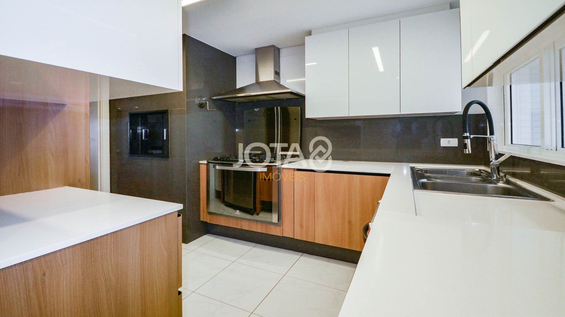 APARTAMENTO FACE NORTE AO LADO DA PRAÇA DO JAPÃO!