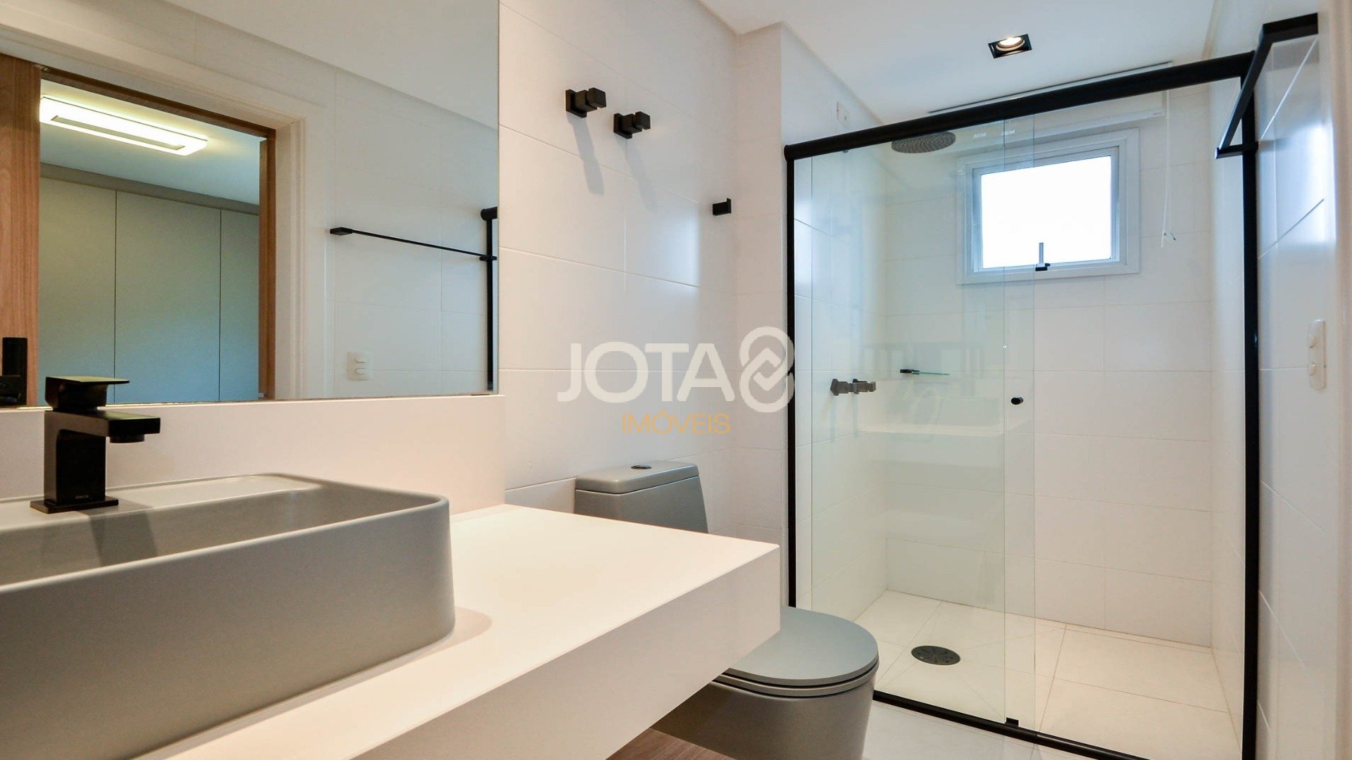 APARTAMENTO FACE NORTE AO LADO DA PRAÇA DO JAPÃO!