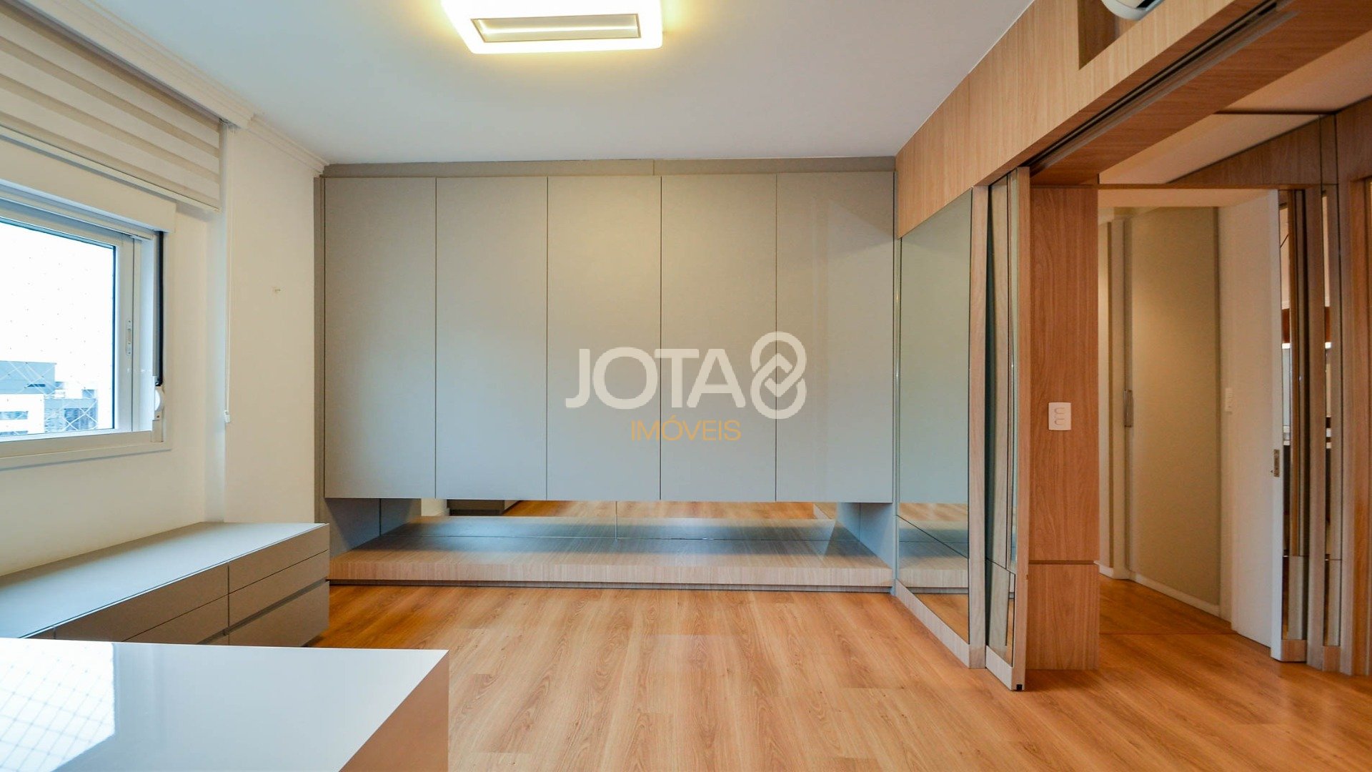 APARTAMENTO FACE NORTE AO LADO DA PRAÇA DO JAPÃO!