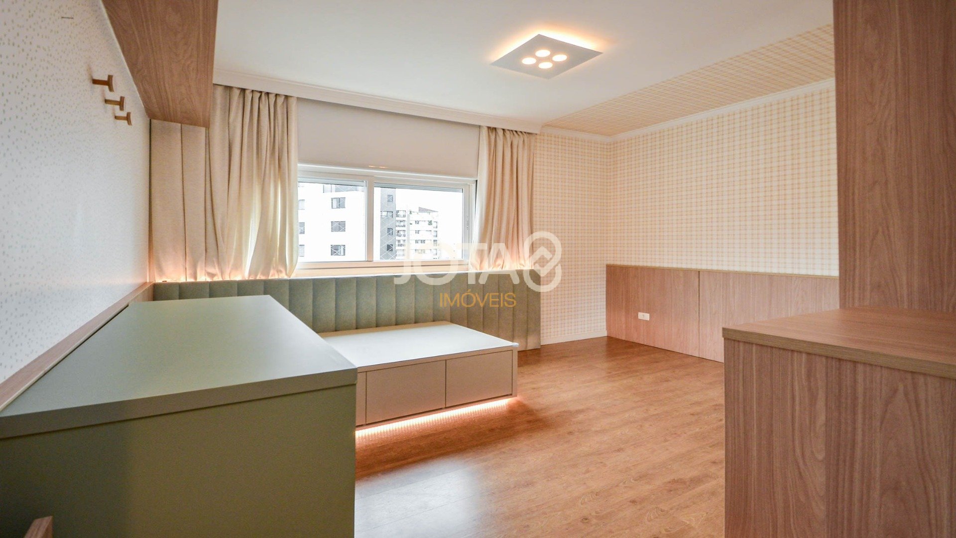 APARTAMENTO FACE NORTE AO LADO DA PRAÇA DO JAPÃO!