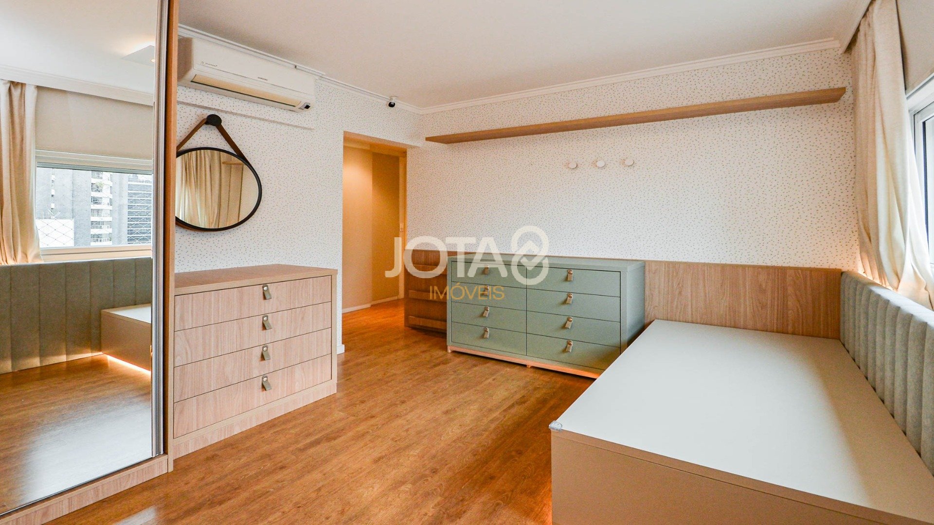 APARTAMENTO FACE NORTE AO LADO DA PRAÇA DO JAPÃO!