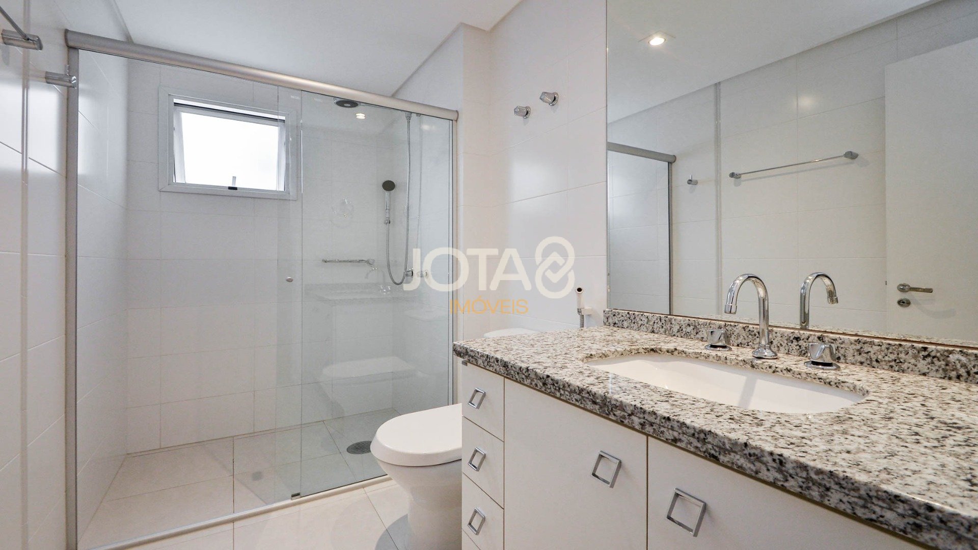 APARTAMENTO FACE NORTE AO LADO DA PRAÇA DO JAPÃO!