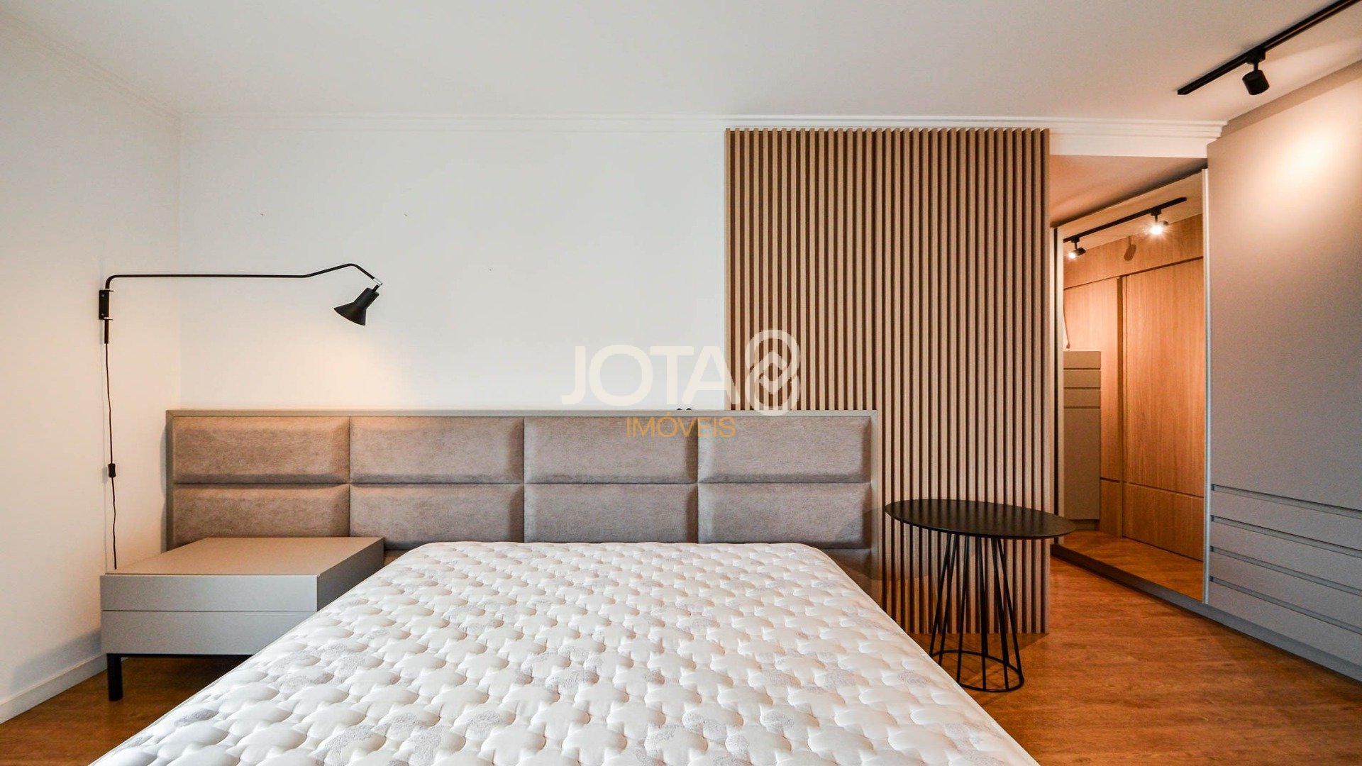 APARTAMENTO FACE NORTE AO LADO DA PRAÇA DO JAPÃO!