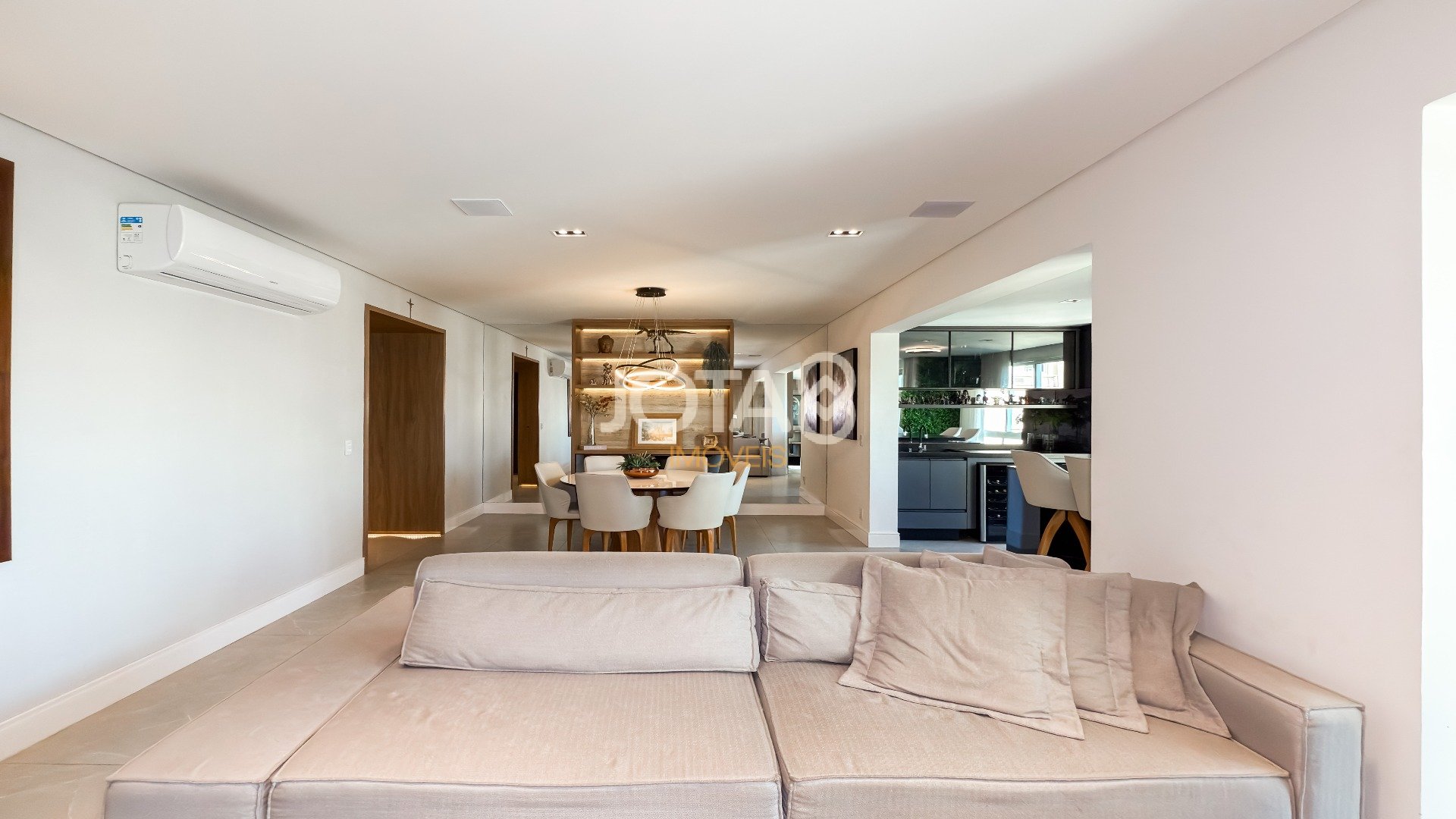 APARTAMENTO 3 SUÍTES