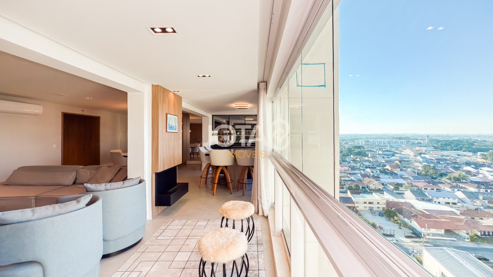 APARTAMENTO 3 SUÍTES