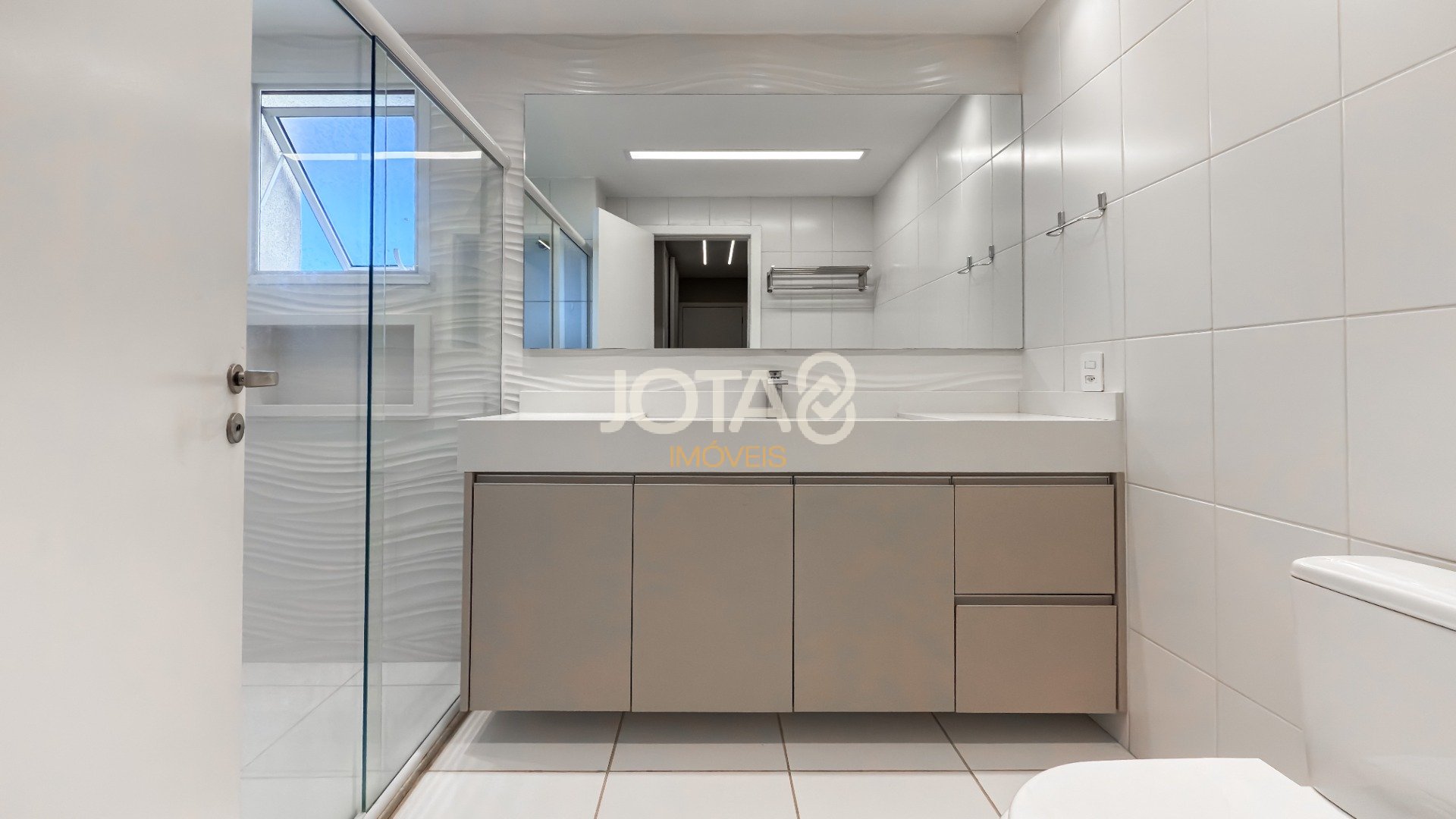 APARTAMENTO 3 SUÍTES