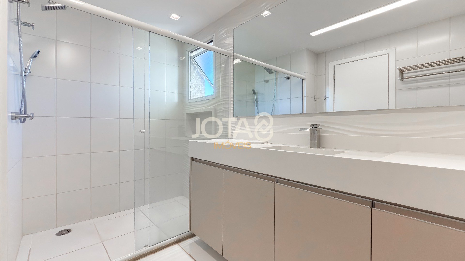 APARTAMENTO 3 SUÍTES