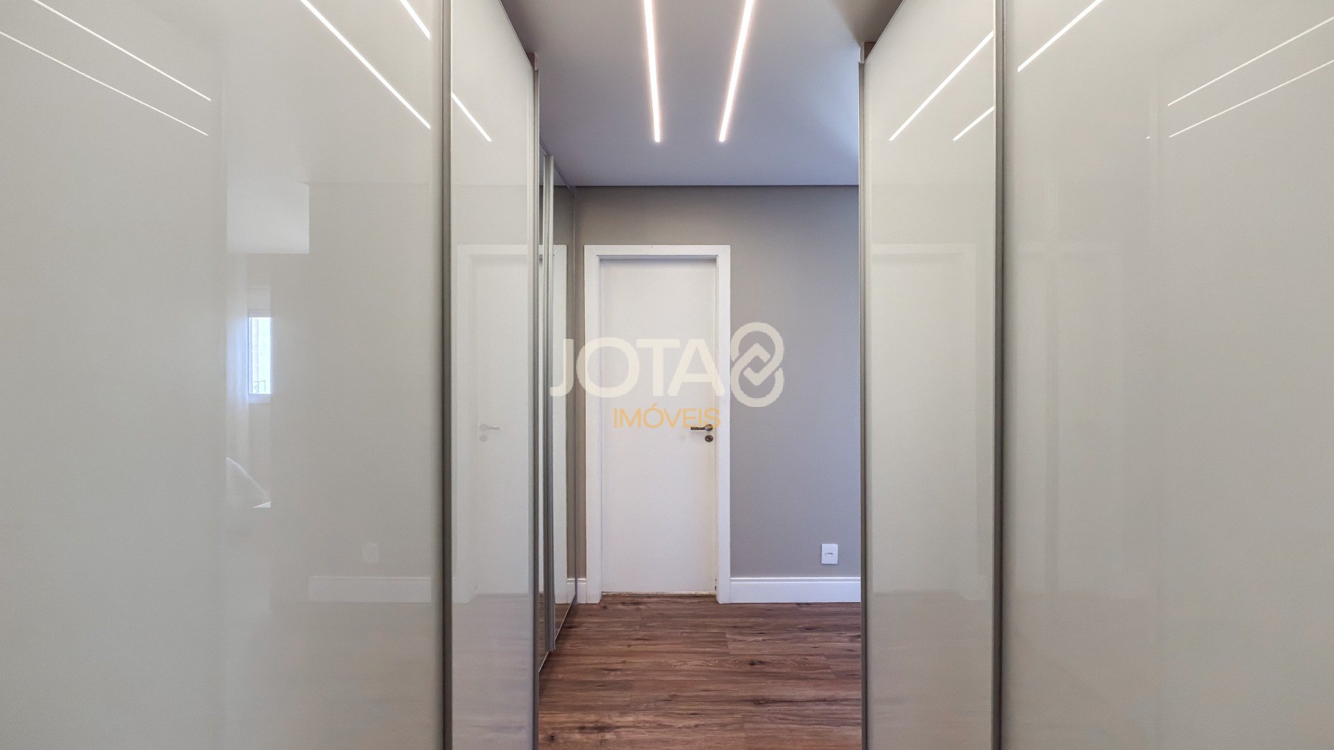 APARTAMENTO 3 SUÍTES