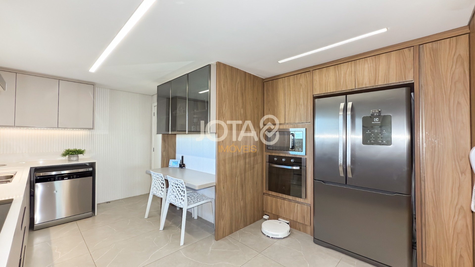 APARTAMENTO 3 SUÍTES
