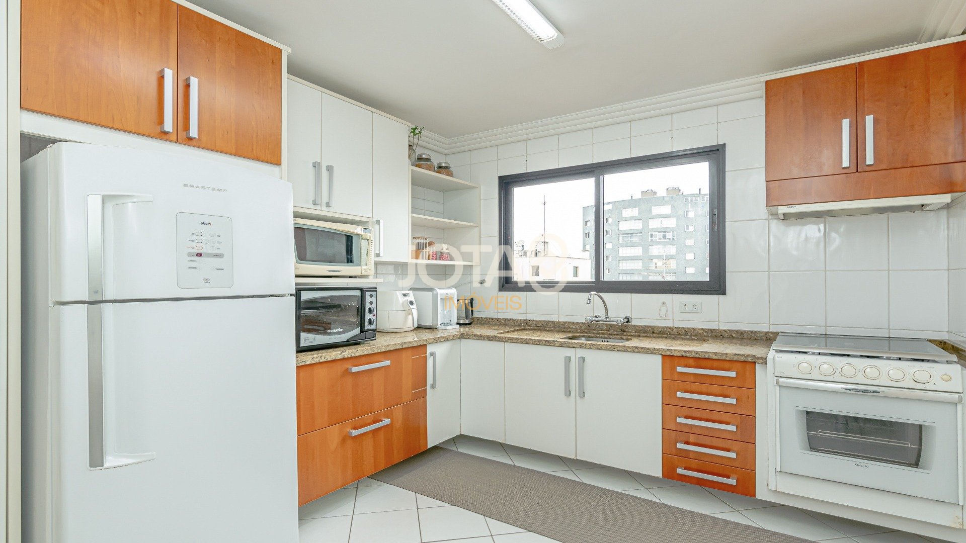 APARTAMENTO 3 QUARTOS E 3 VAGAS NO BATEL