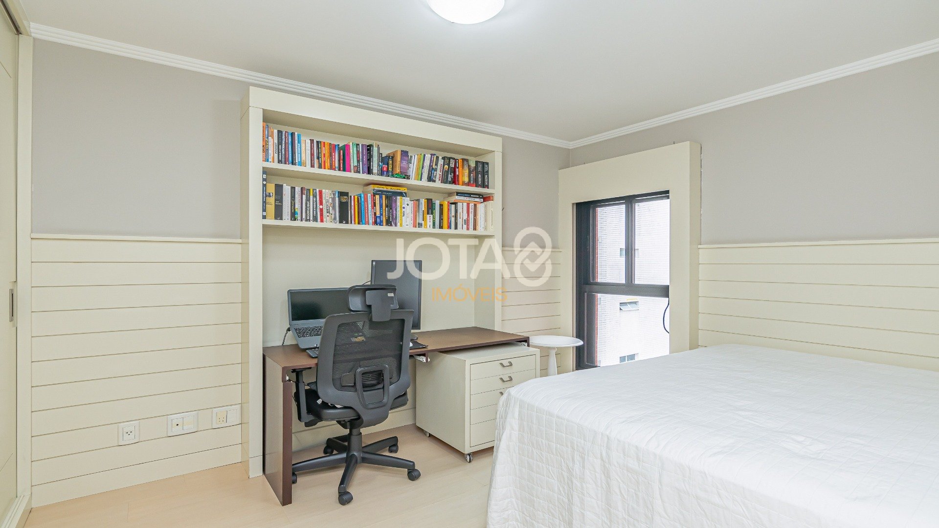 APARTAMENTO 3 QUARTOS E 3 VAGAS NO BATEL