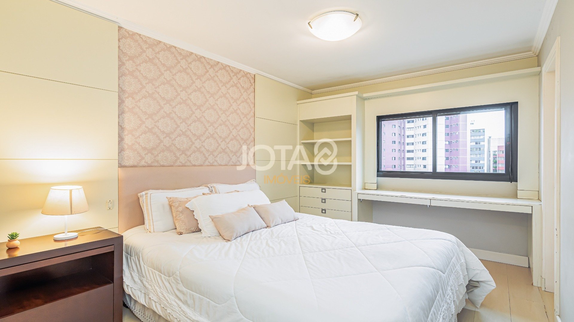 APARTAMENTO 3 QUARTOS E 3 VAGAS NO BATEL