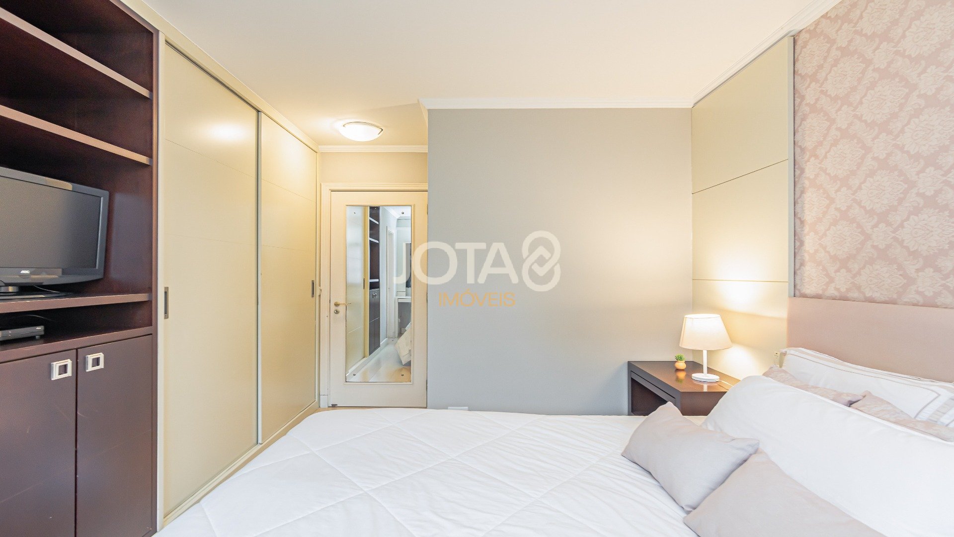 APARTAMENTO 3 QUARTOS E 3 VAGAS NO BATEL