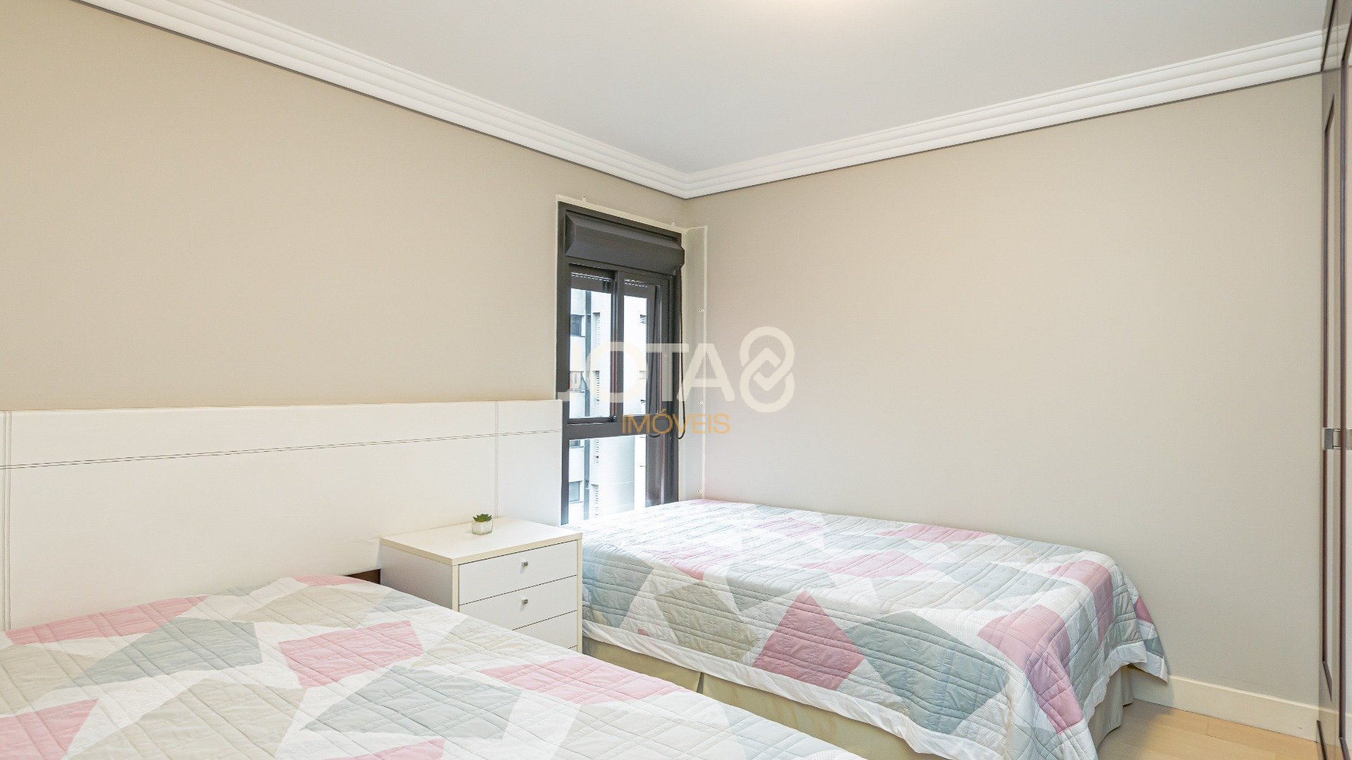APARTAMENTO 3 QUARTOS E 3 VAGAS NO BATEL
