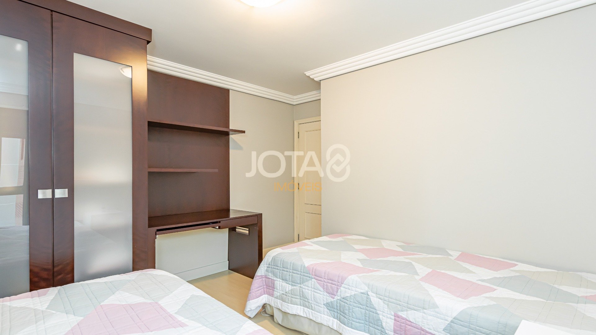 APARTAMENTO 3 QUARTOS E 3 VAGAS NO BATEL