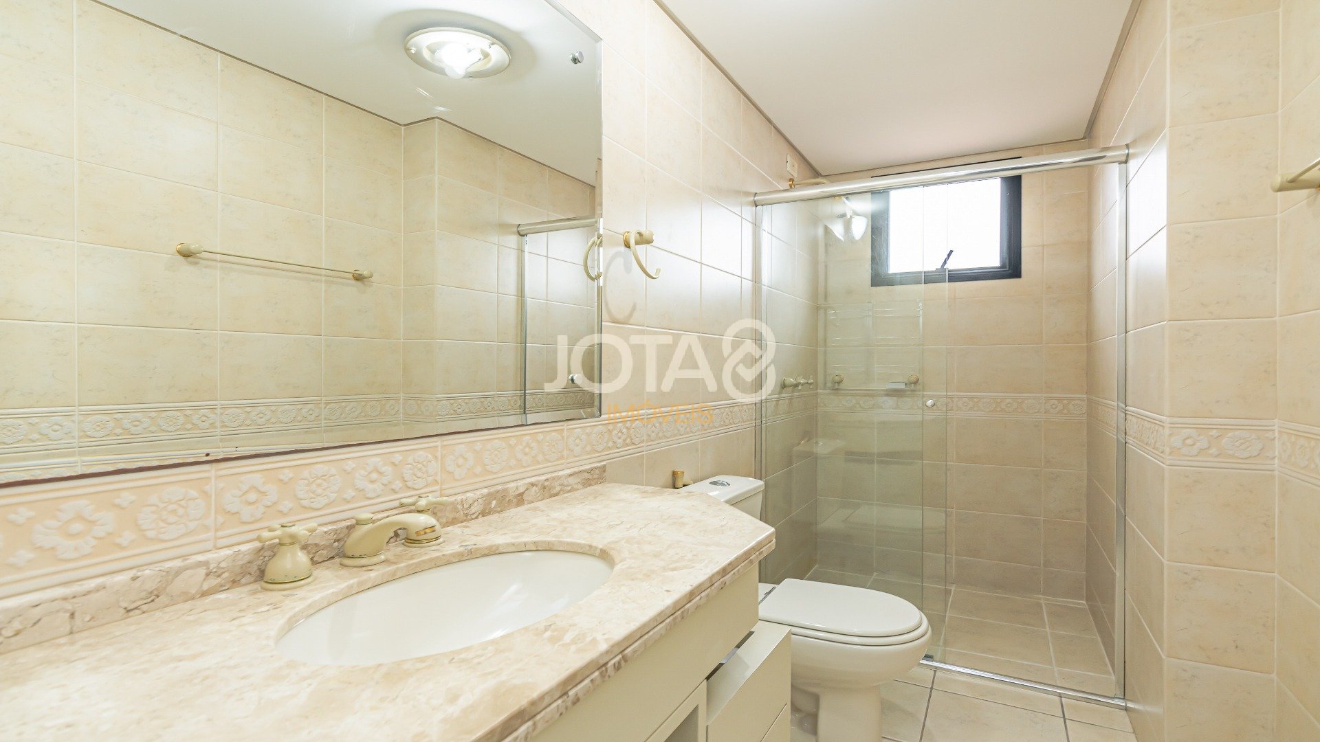 APARTAMENTO 3 QUARTOS E 3 VAGAS NO BATEL