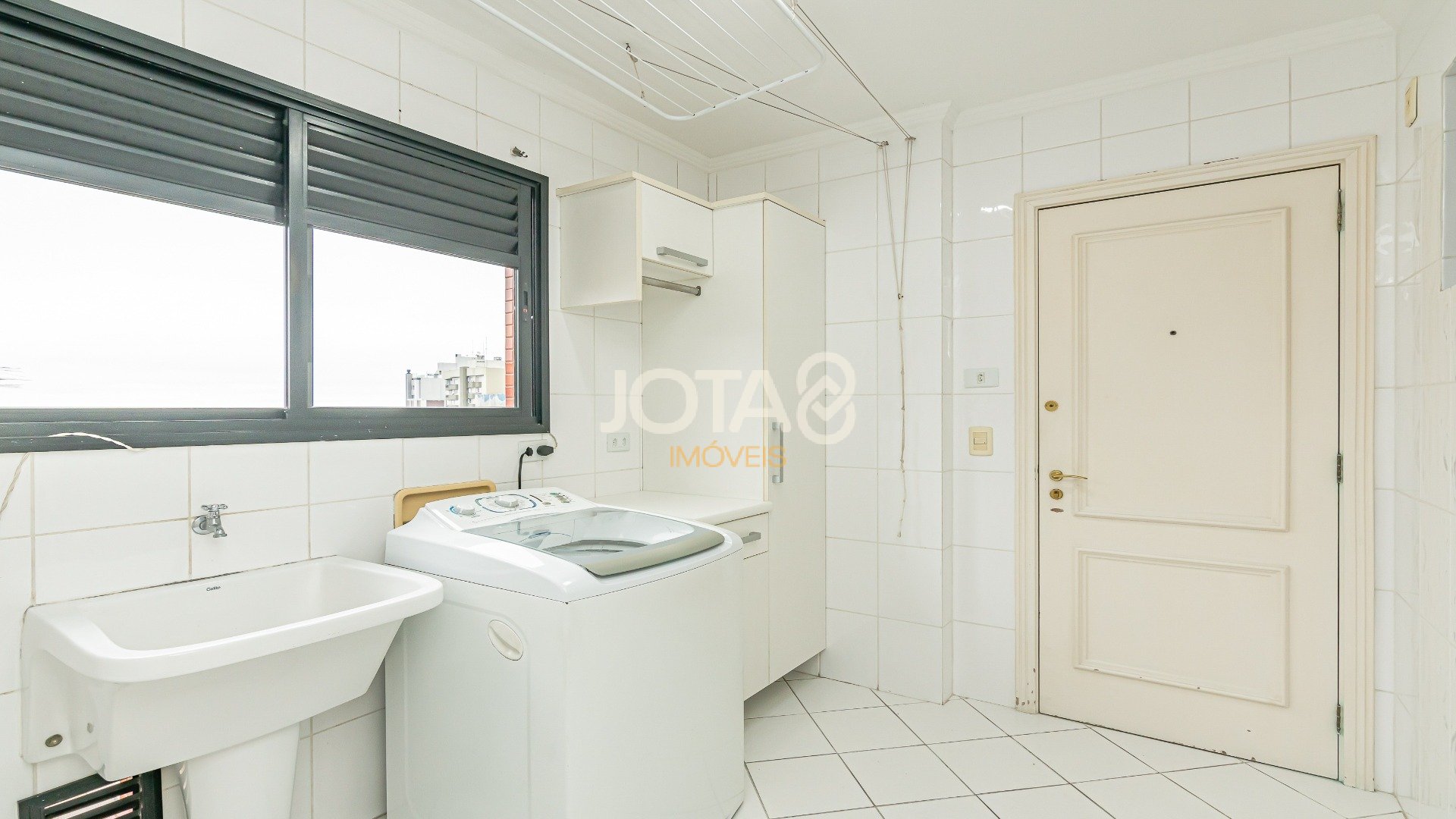APARTAMENTO 3 QUARTOS E 3 VAGAS NO BATEL