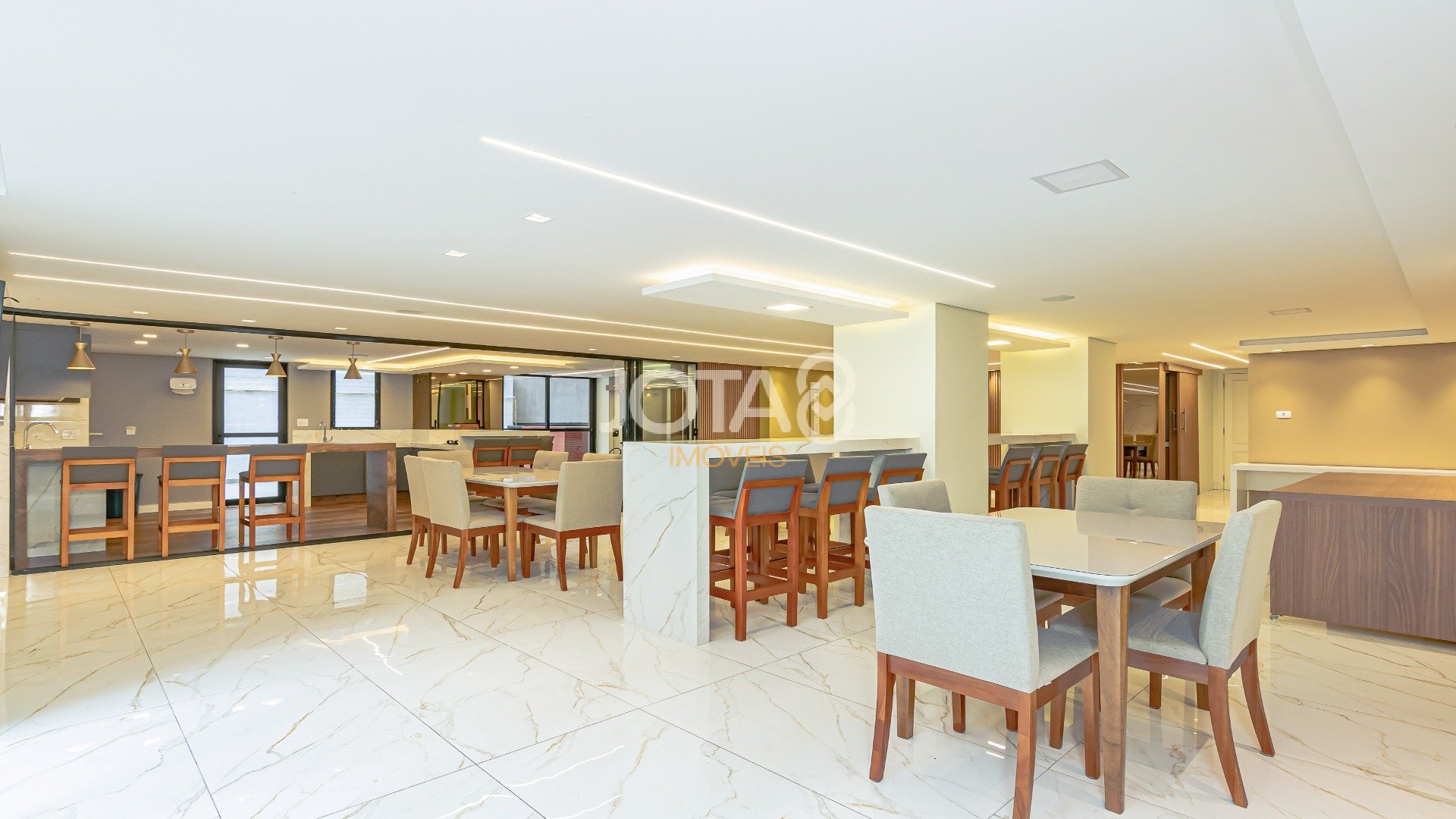 APARTAMENTO 3 QUARTOS E 3 VAGAS NO BATEL