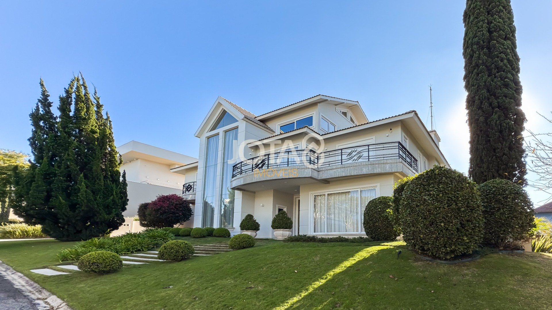 CASA EM CONDOMINIO COM 5 QUARTOS EM SANTA FELICIDADE!