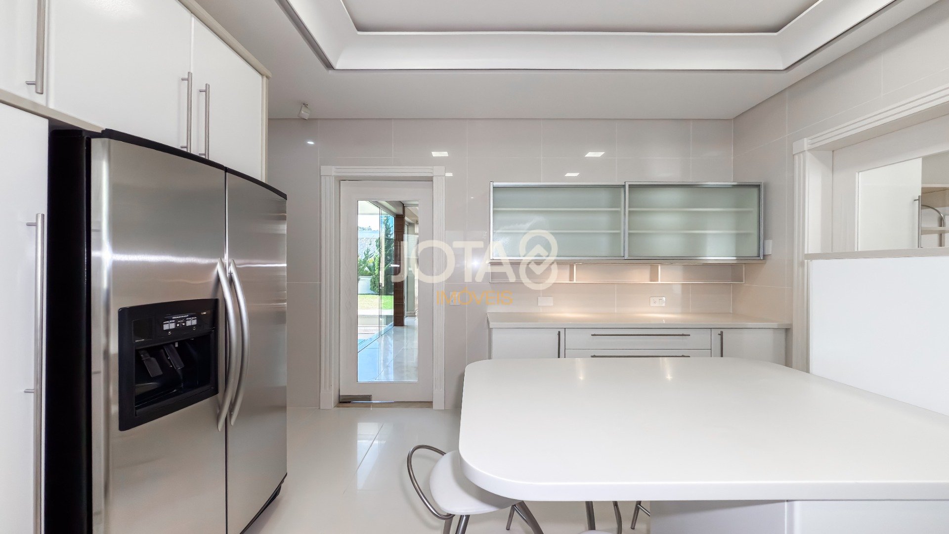 CASA EM CONDOMINIO COM 5 QUARTOS EM SANTA FELICIDADE!