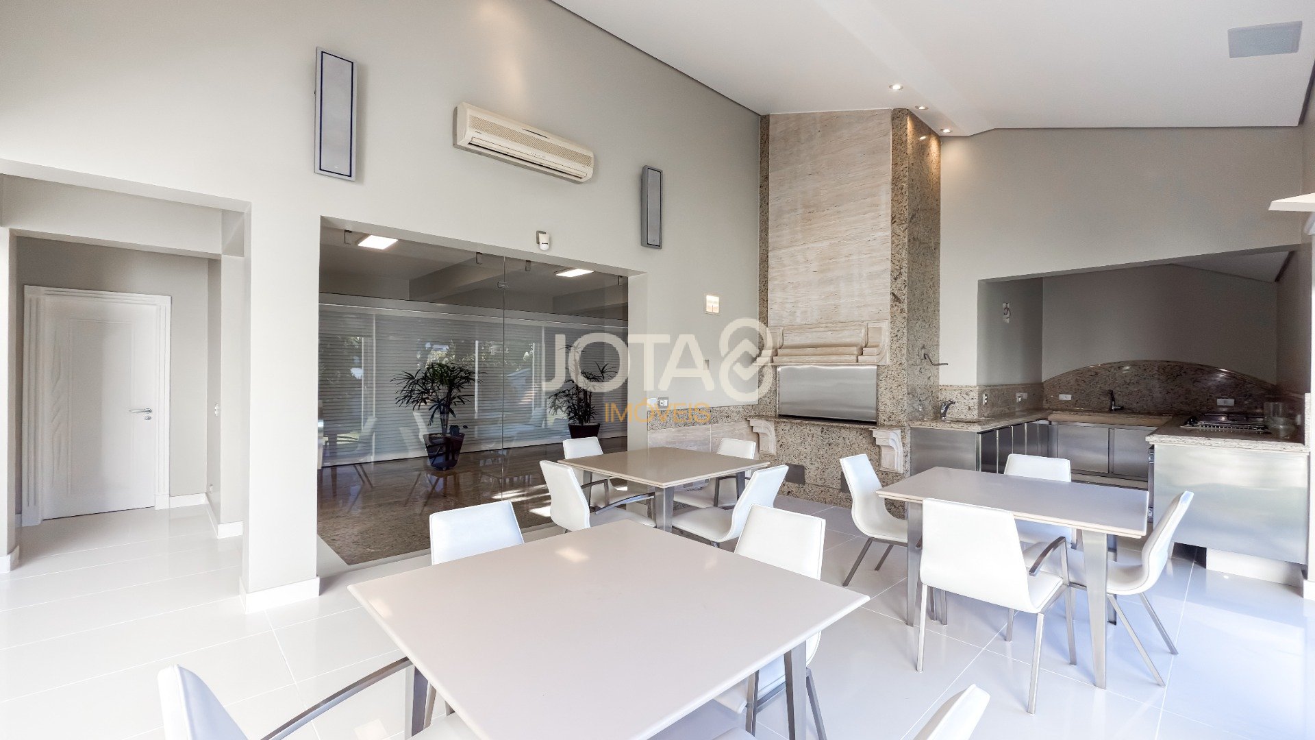 CASA EM CONDOMINIO COM 5 QUARTOS EM SANTA FELICIDADE!