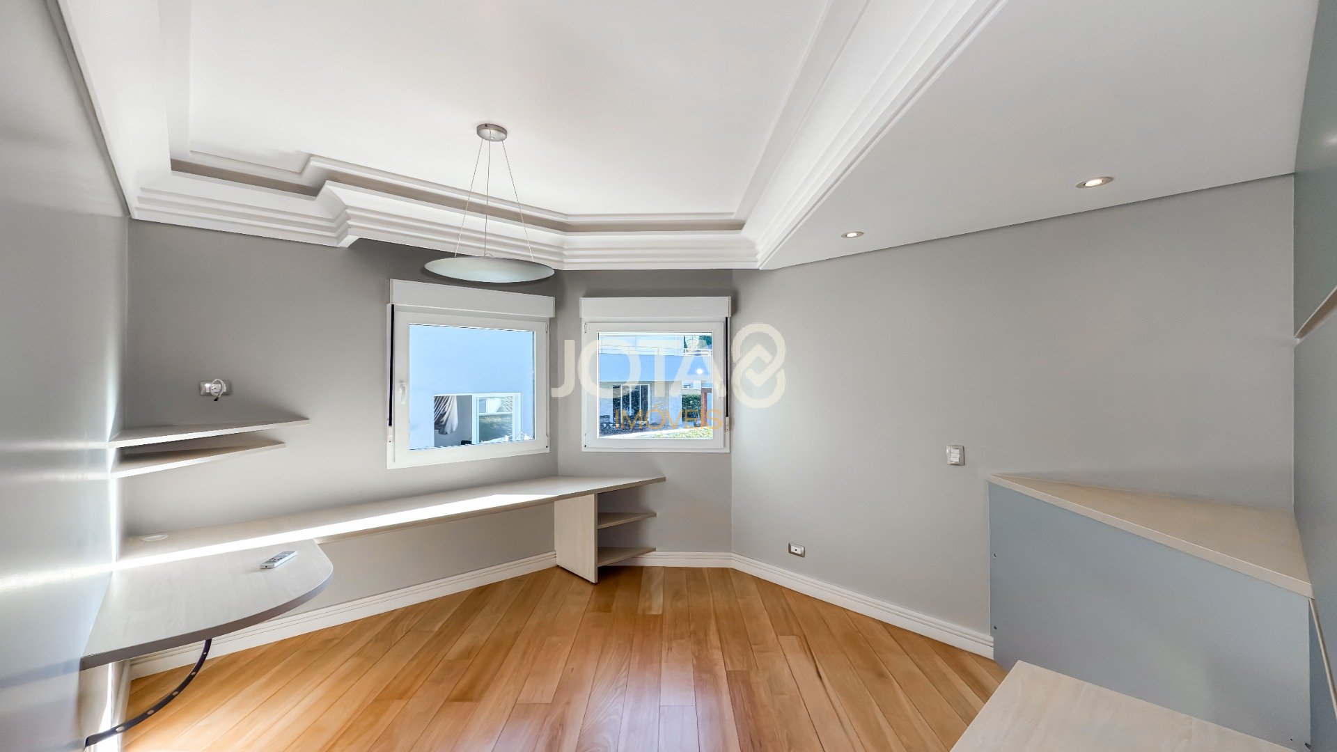 CASA EM CONDOMINIO COM 5 QUARTOS EM SANTA FELICIDADE!