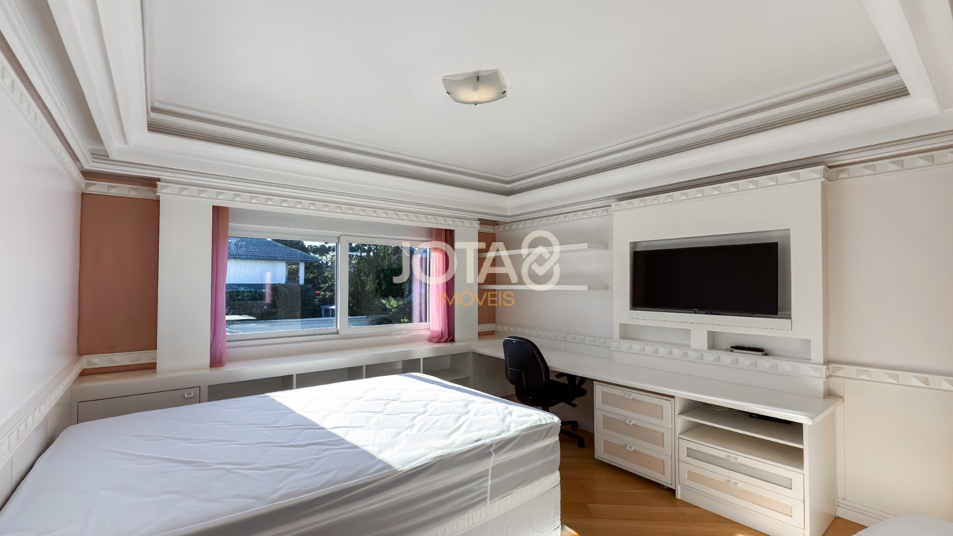 CASA EM CONDOMINIO COM 5 QUARTOS EM SANTA FELICIDADE!