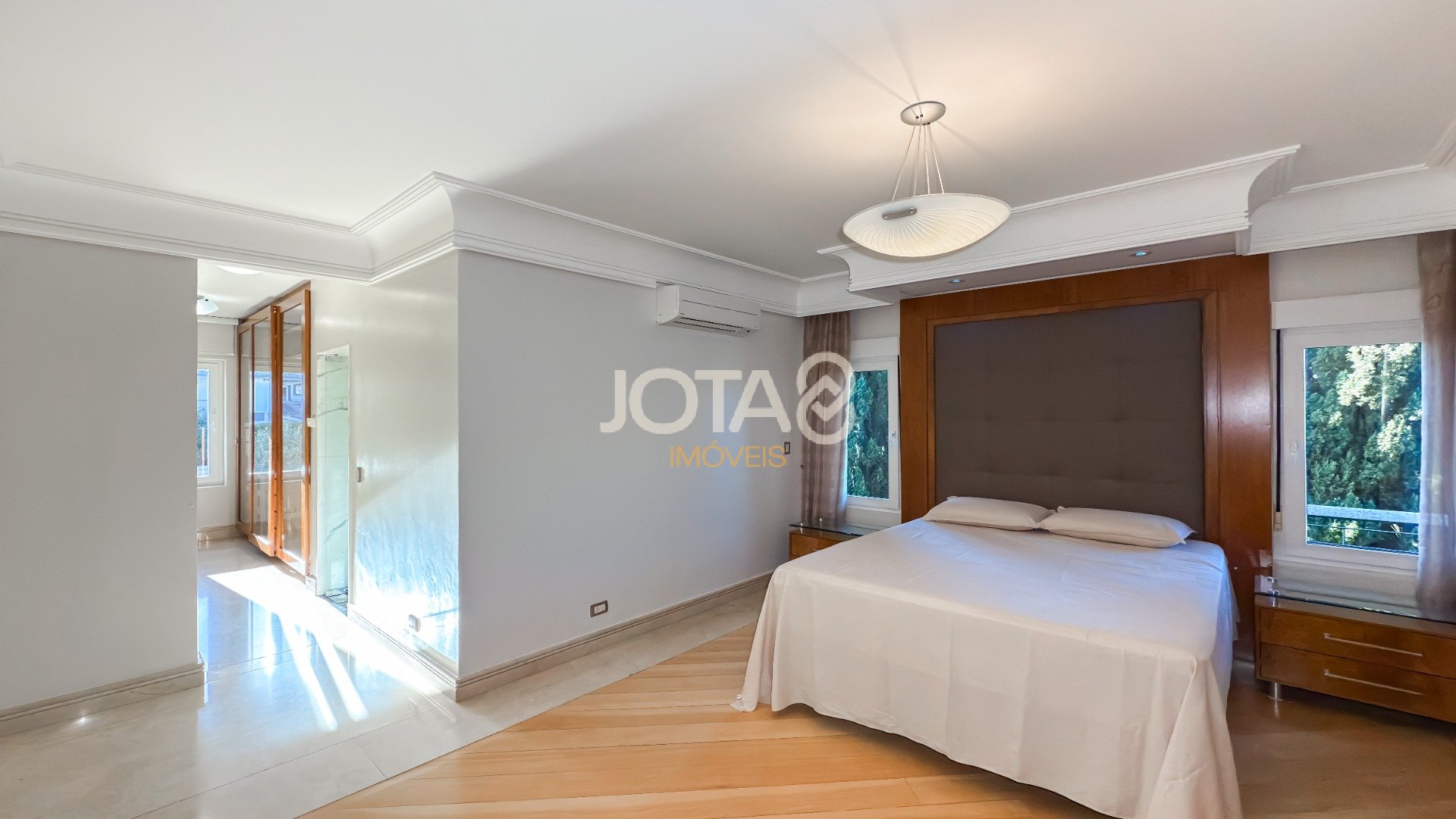 CASA EM CONDOMINIO COM 5 QUARTOS EM SANTA FELICIDADE!