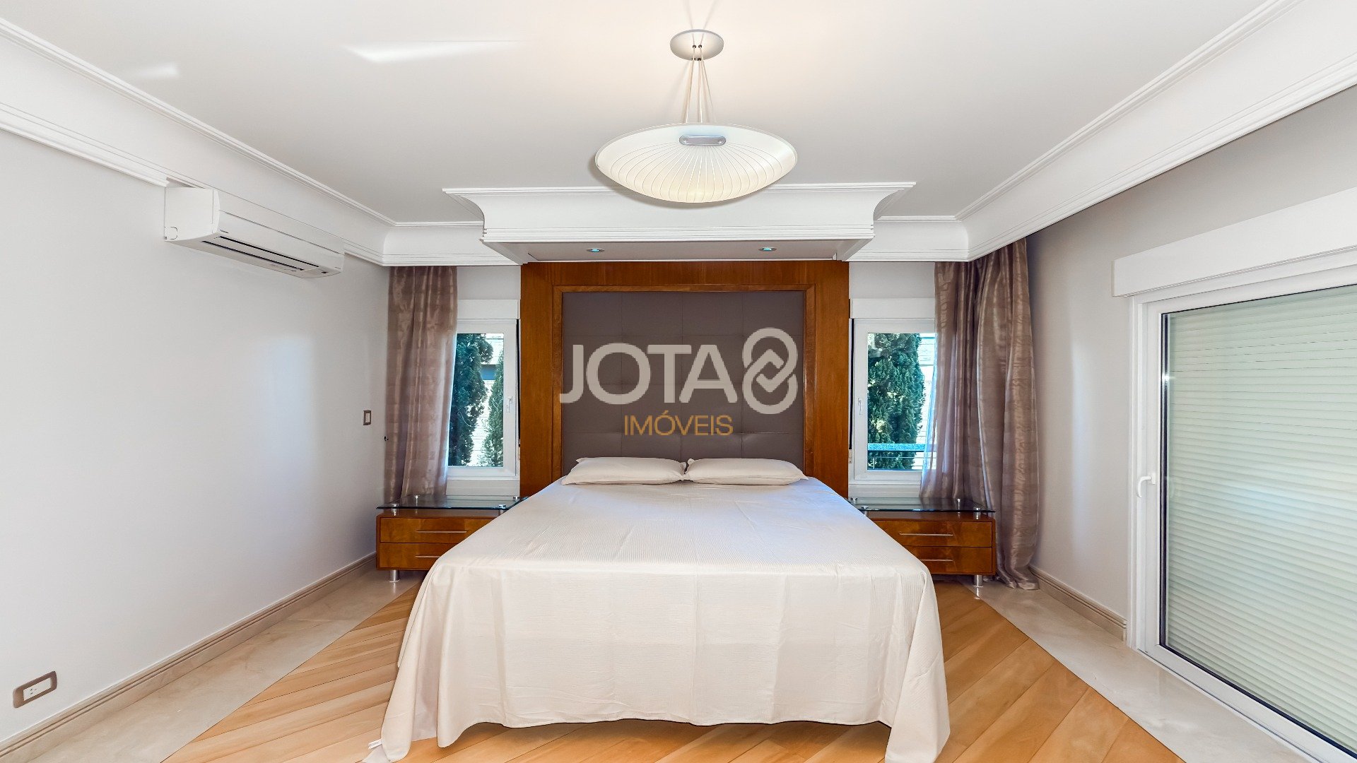 CASA EM CONDOMINIO COM 5 QUARTOS EM SANTA FELICIDADE!