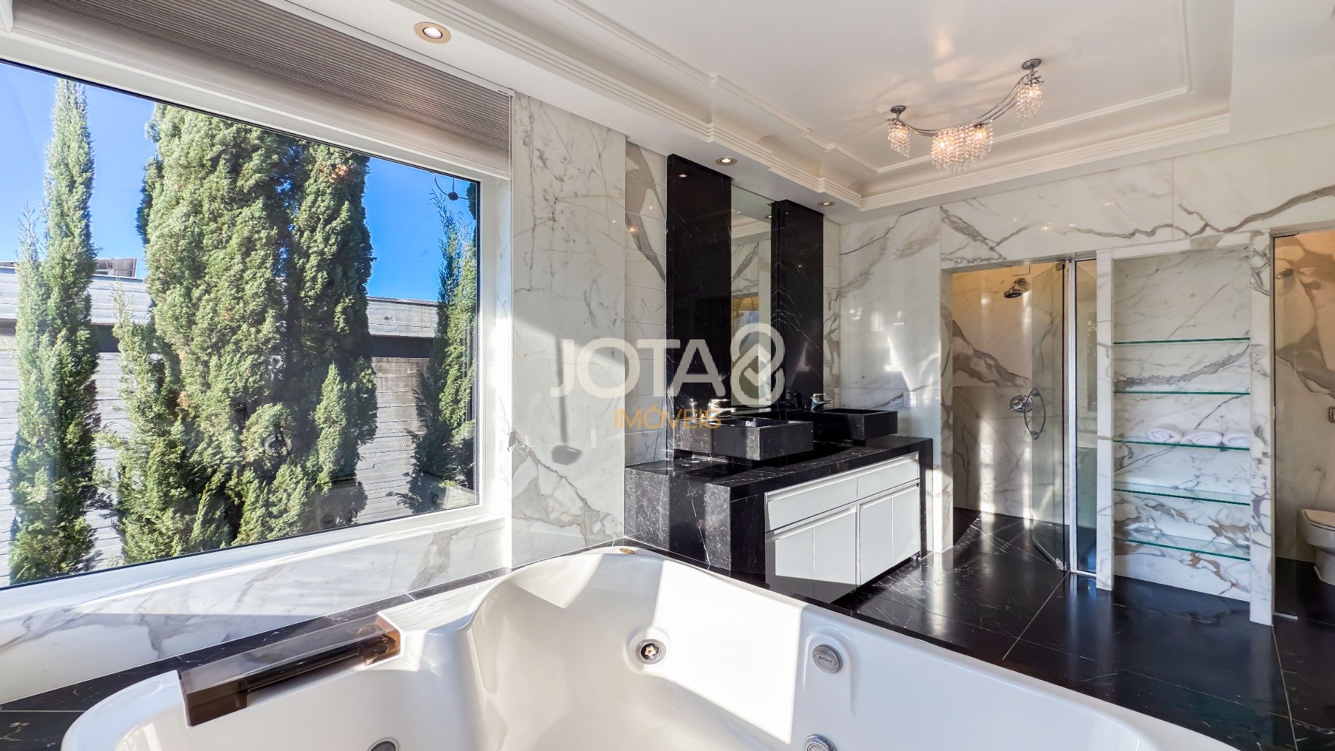 CASA EM CONDOMINIO COM 5 QUARTOS EM SANTA FELICIDADE!