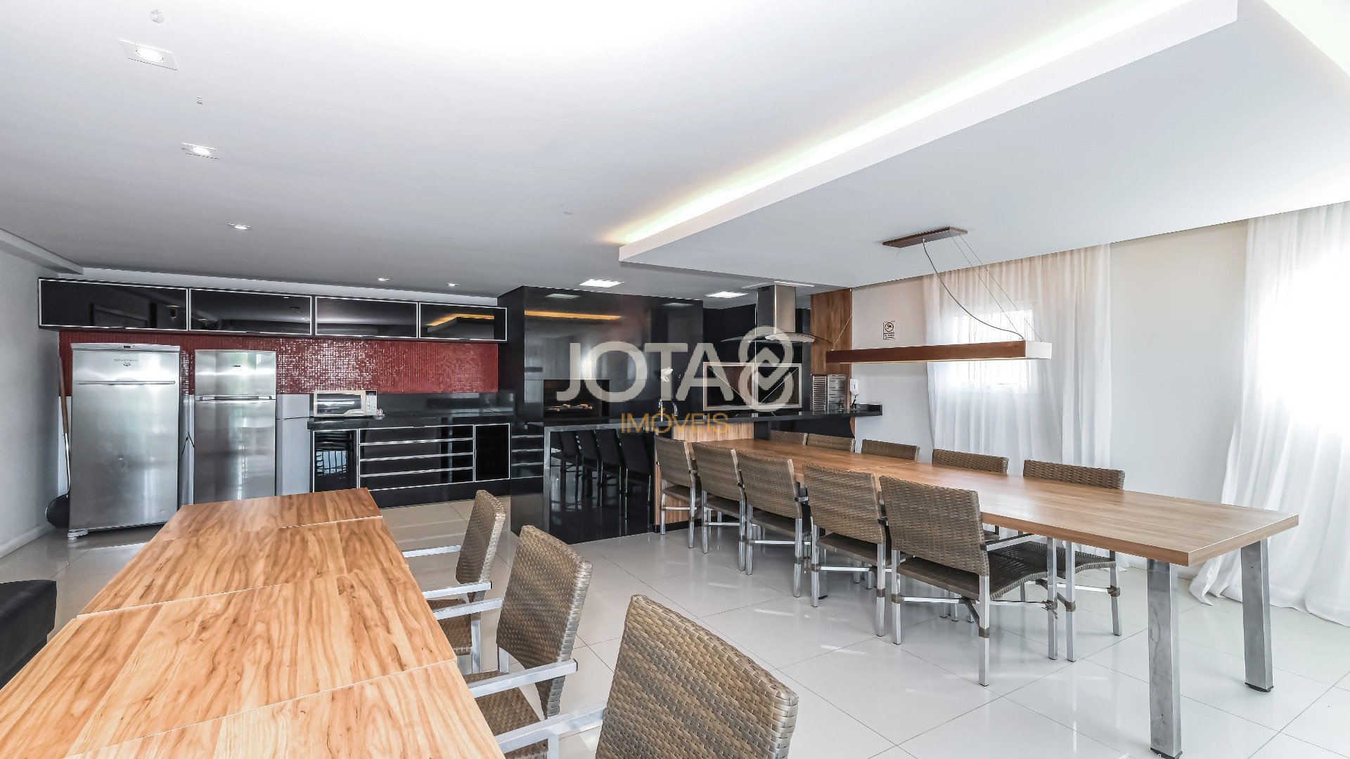 CASA COM 4 SUÍTES PRONTA PARA MORAR EM SANTA FELICIDADE!