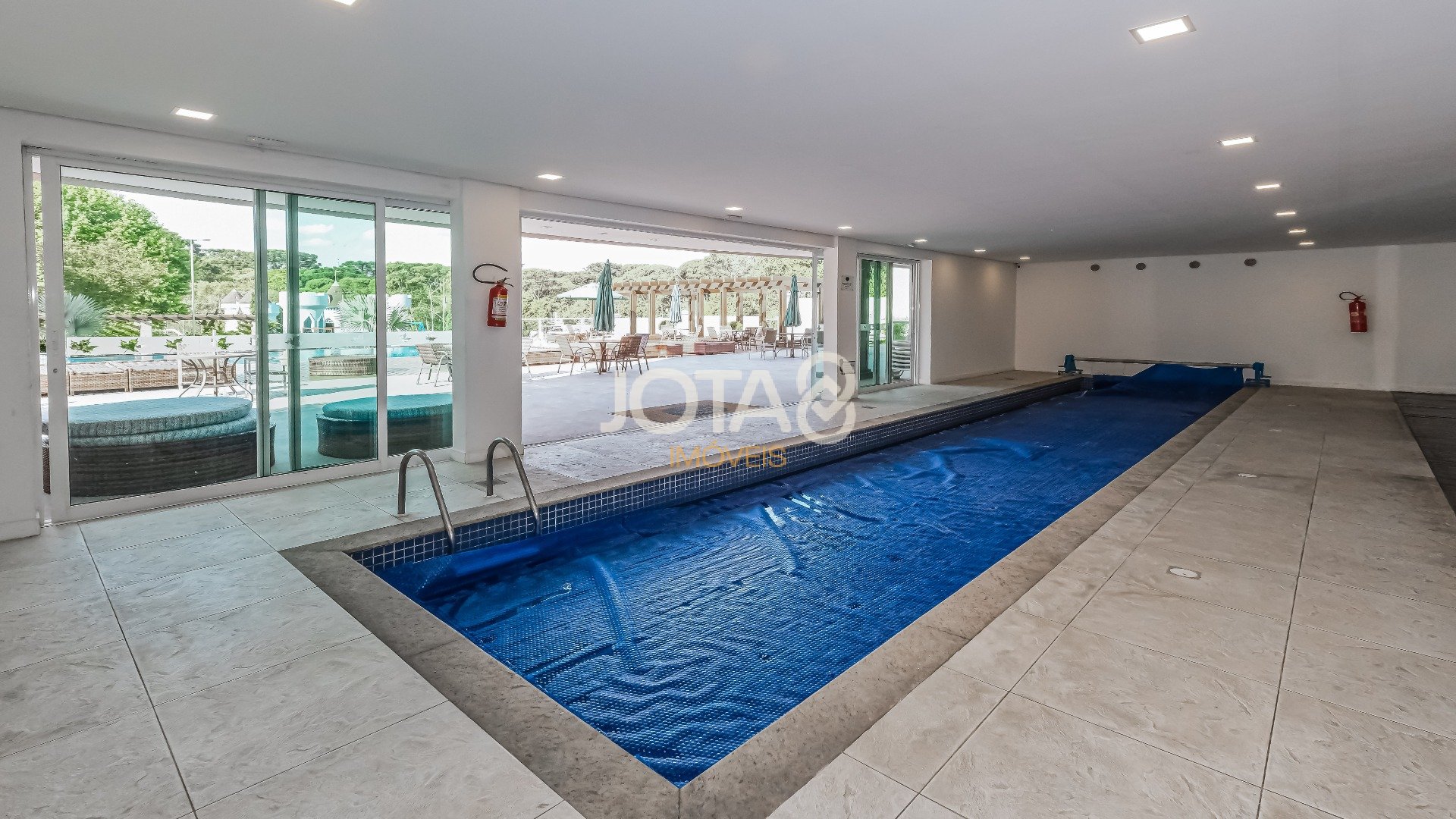 CASA COM 4 SUÍTES PRONTA PARA MORAR EM SANTA FELICIDADE!