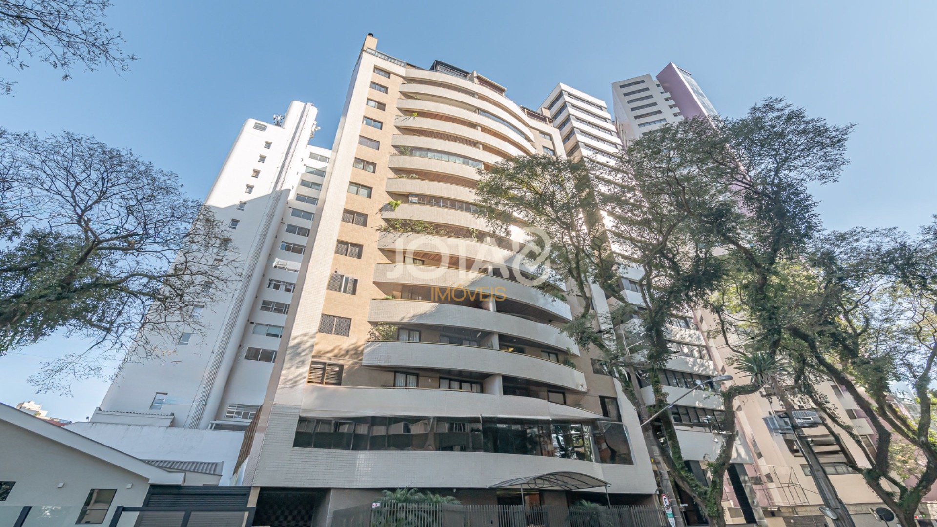 APTO 3 QUARTOS VISTA LIVRE E SOL NO BIGORRILHO