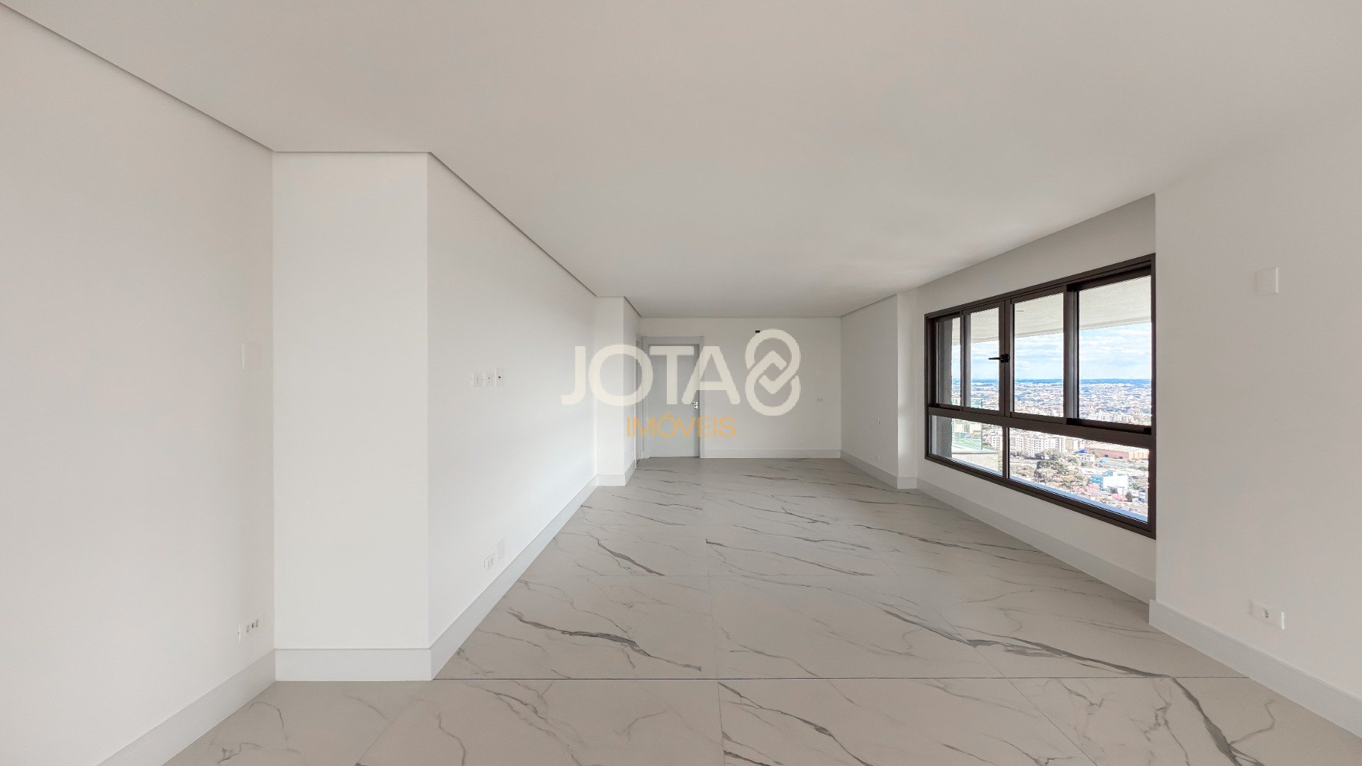 COBERTURA VITRA: COM PLANTA LINEAR E VISTA PARA A SERRA DO MAR.